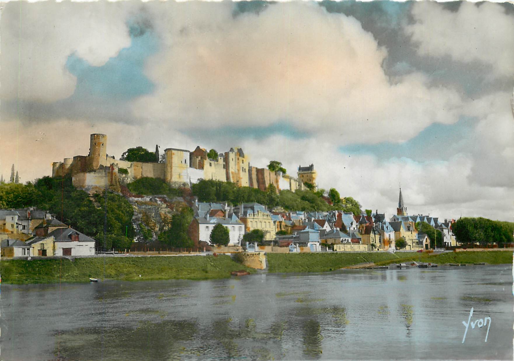 CPM Chinon (Indre et Loire) Vue generale prise des bords de la vienne