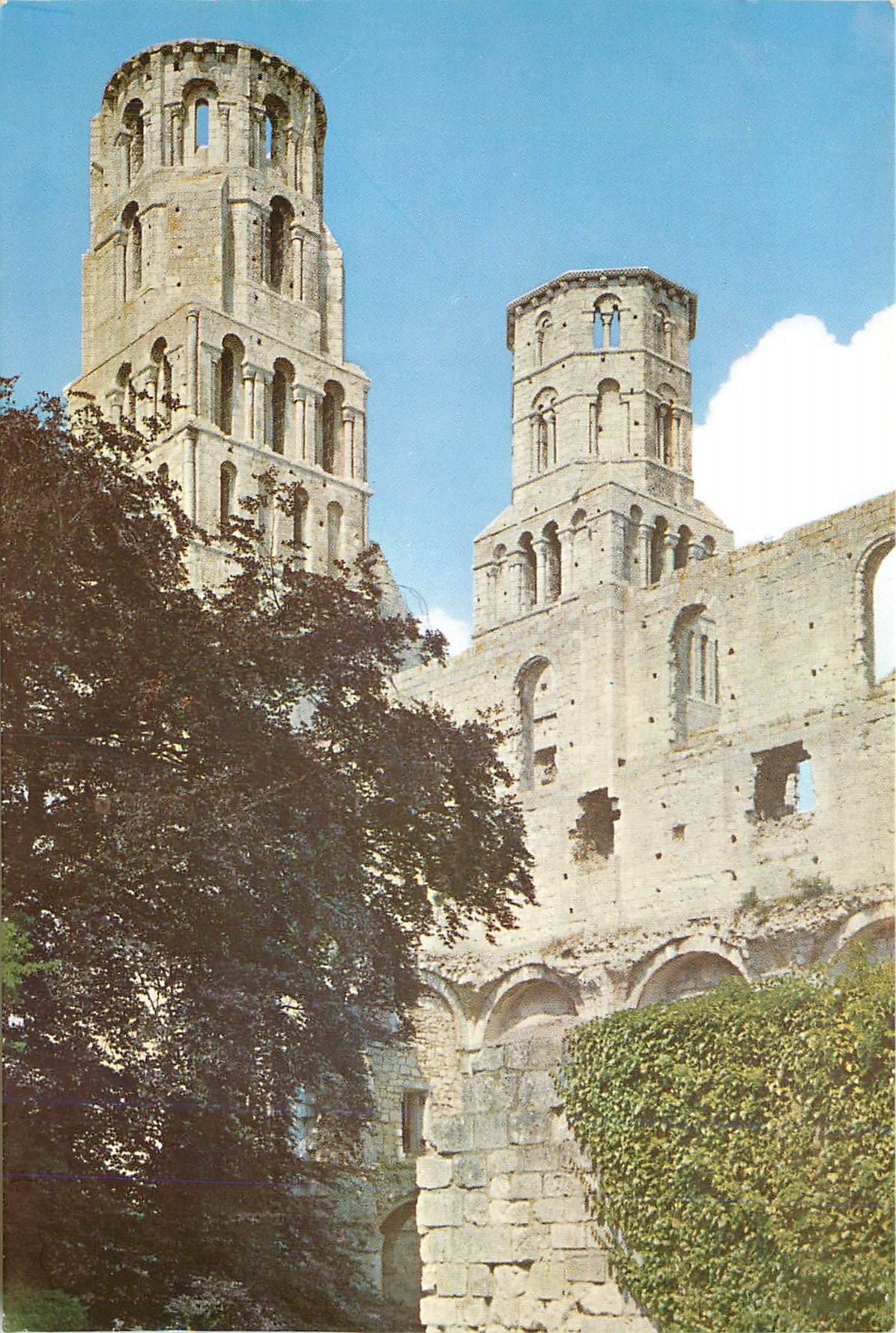 CPM Abbaye de Jumieges (Seine Maritime) les clocher