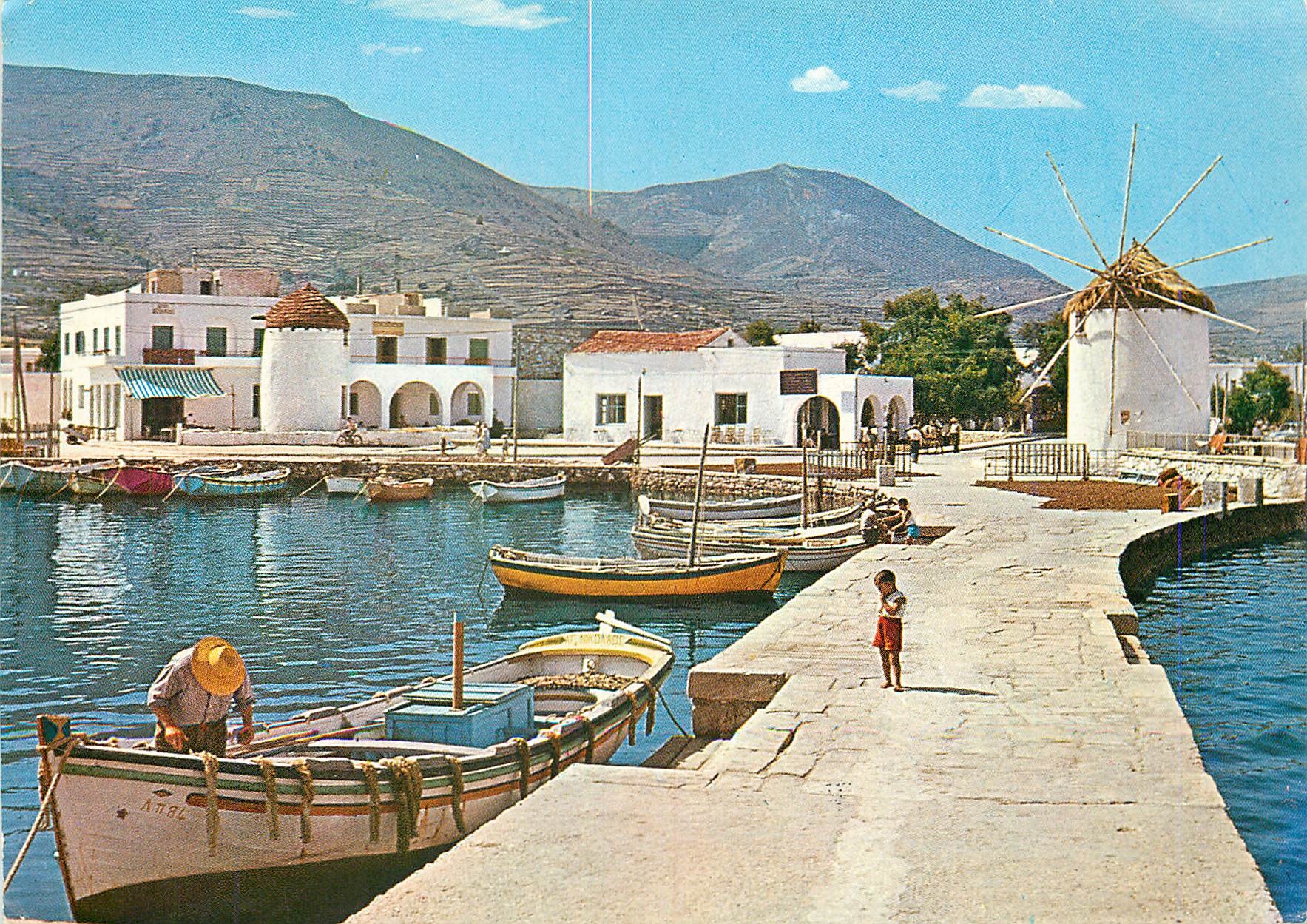 CPM Paros  Un coin de la ville