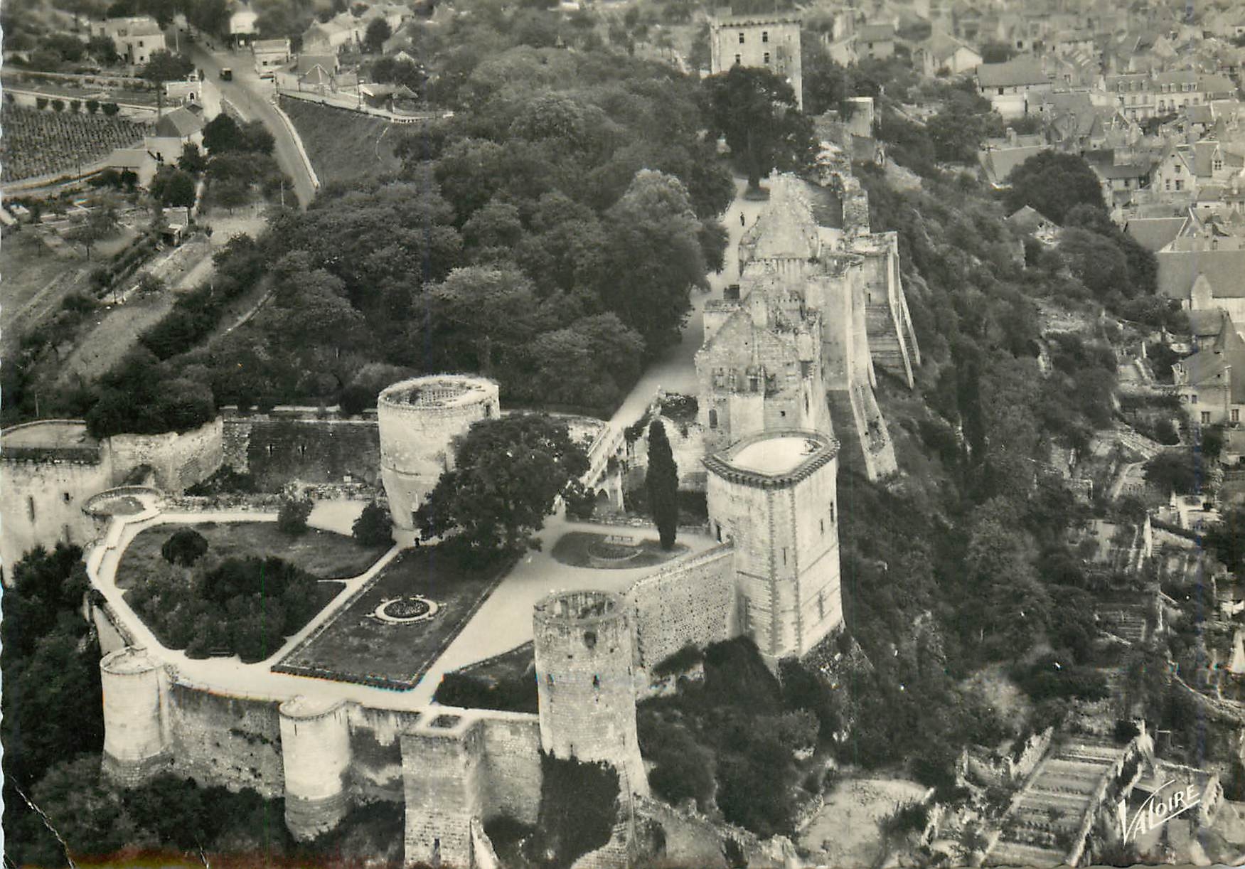 CPM Les Merveilles du Val du Loire Chinon (Indre et Loire) Vue aerienne du Chateau