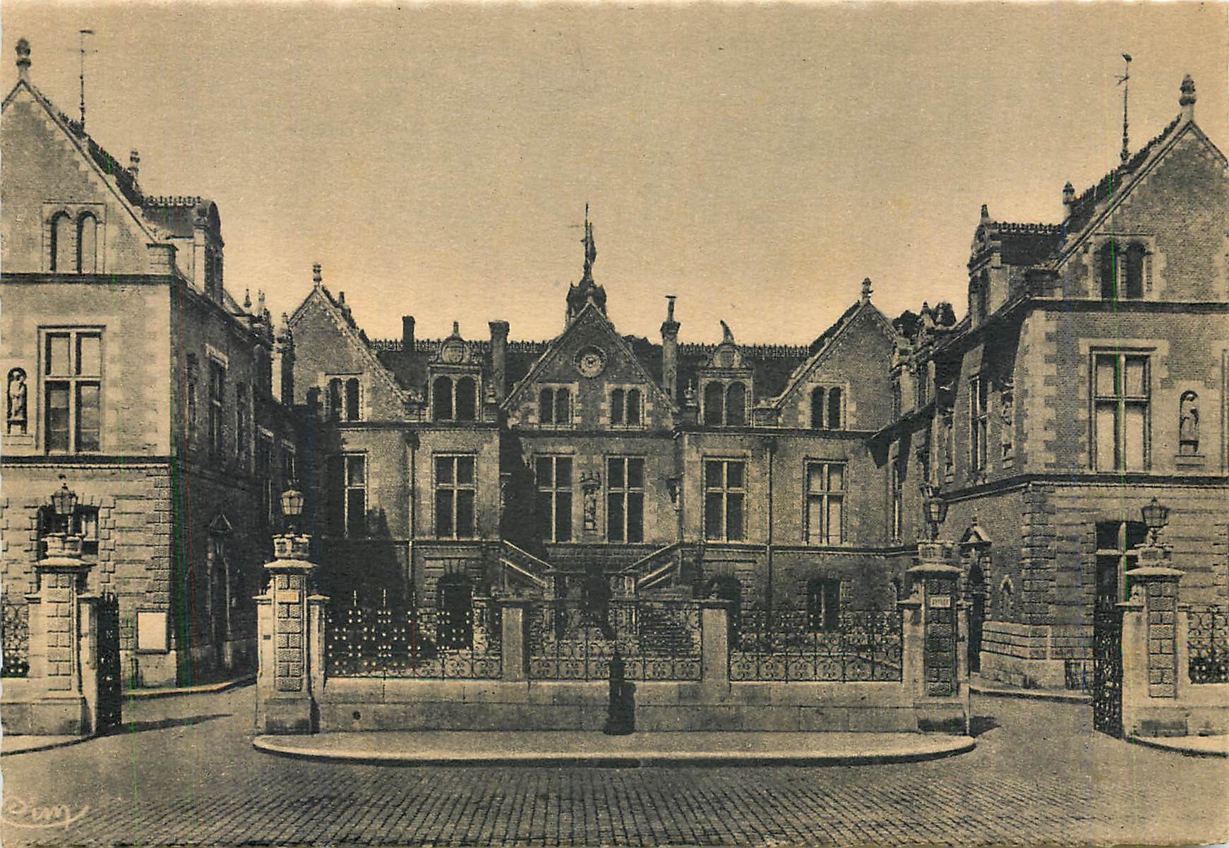 CPM Orleans (Loiret) Hotel de Ville (1530)