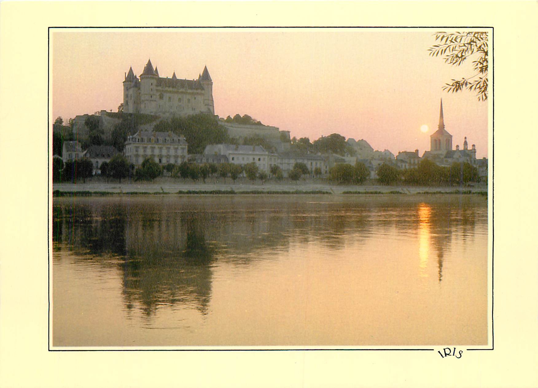 CPM Reflets du Val de Loire Saumur Dominant la ville
