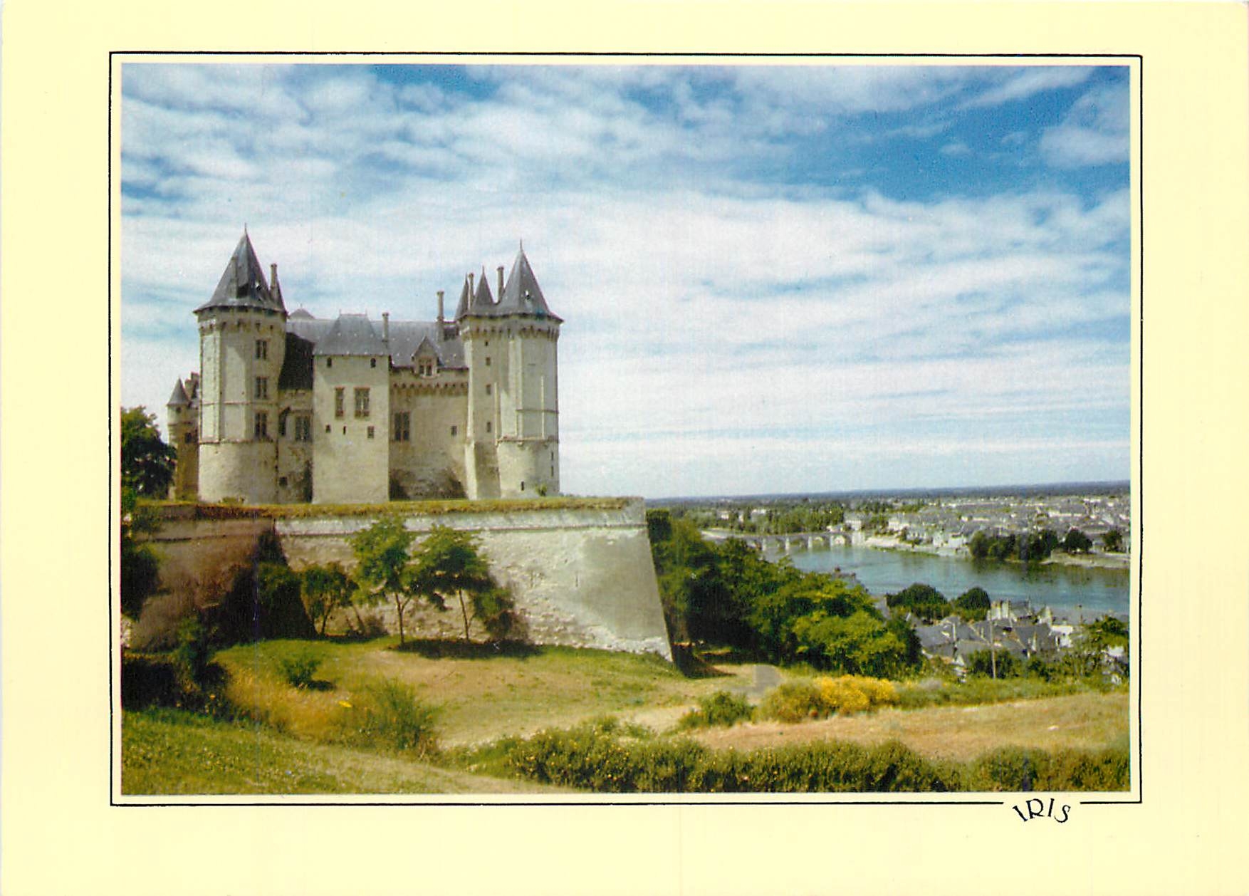 CPM Reflets du Val de Loire Saumur du Chateau dominat la ville tres belle vue sur la Loire