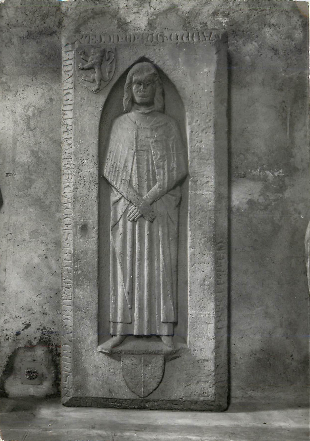 CPM Mulhouse Musee Lapidaire St Jean Pierre Tombale de Jacques Zu Rhein