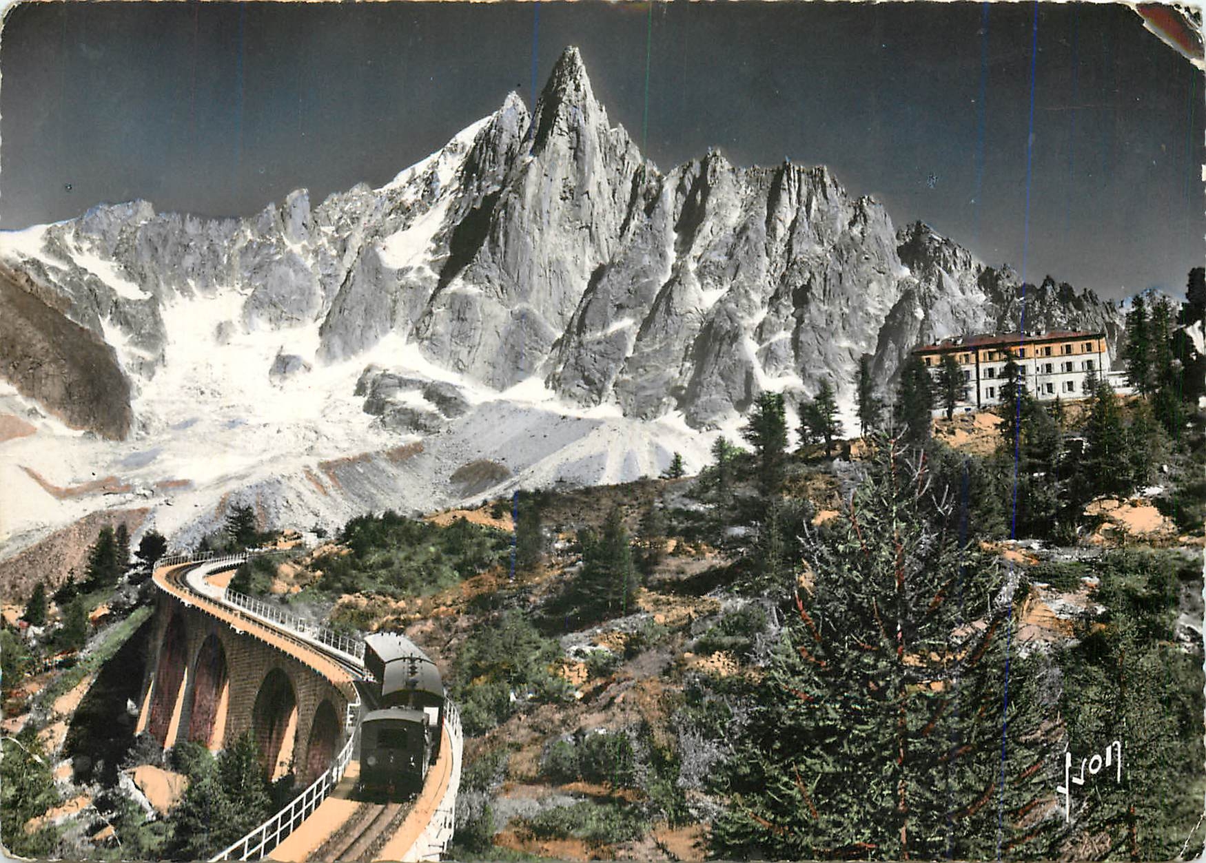 CPM Chamonix (Hte Sav) L'aiguille du Dru et l'Hotel du Montenvers