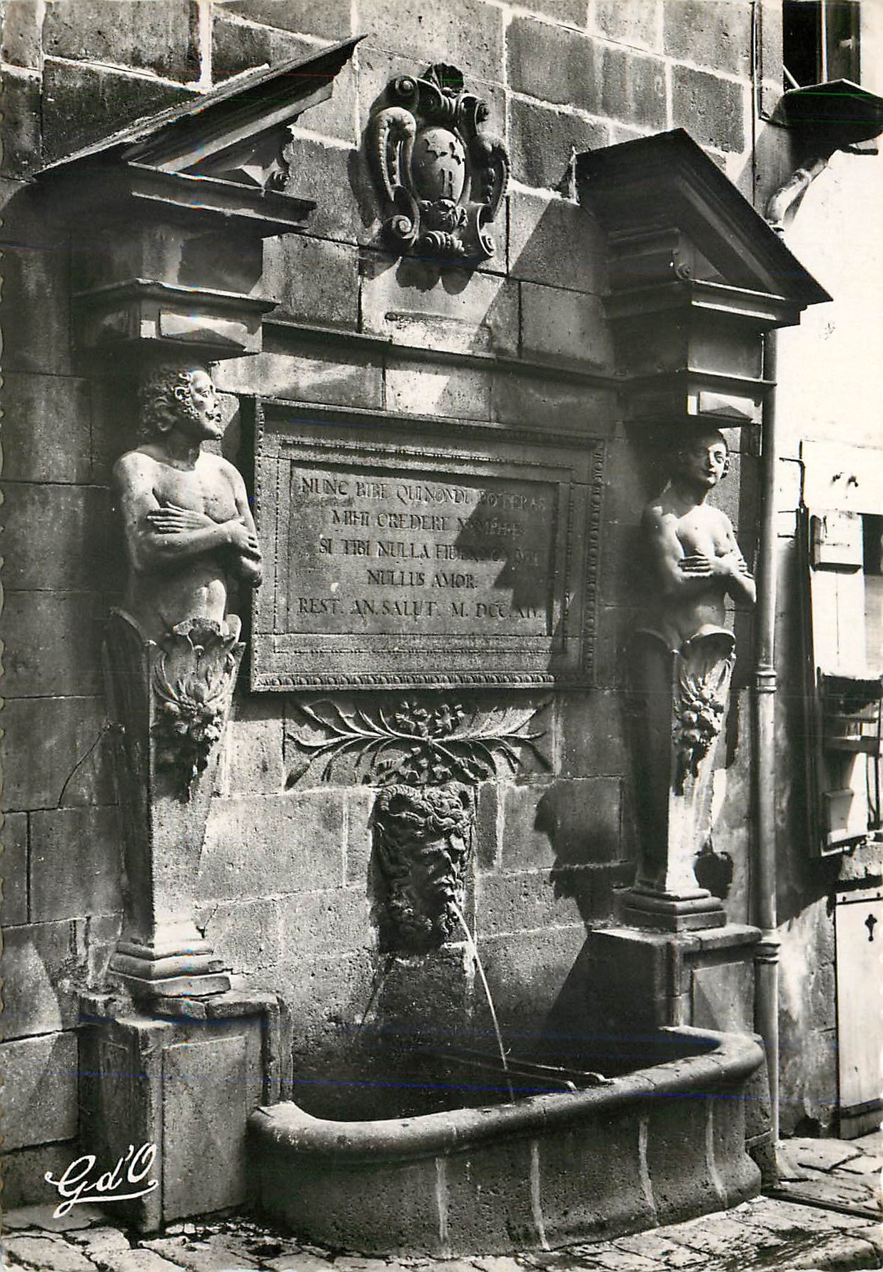 CPM L'Auvergne Riom Fontaine d'Adan et Eve