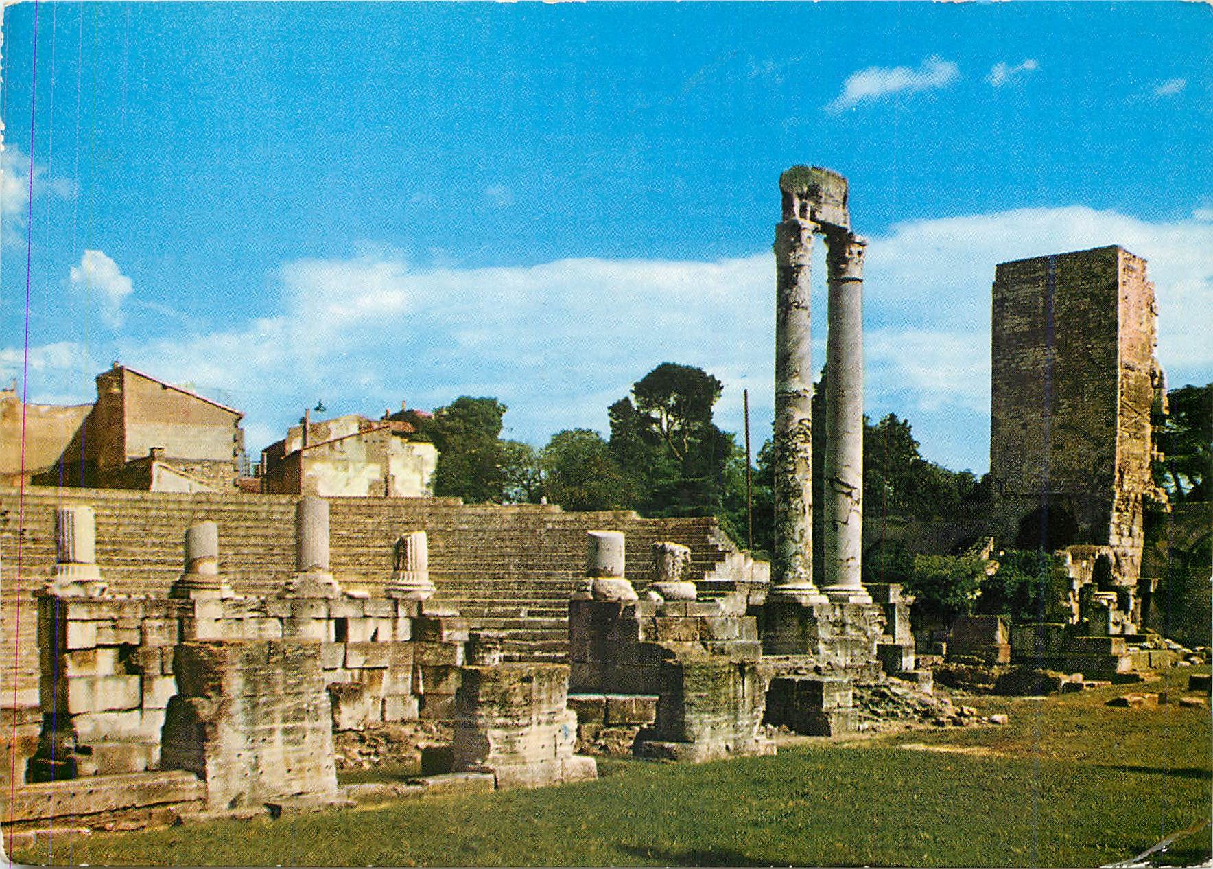Ruines du Théâtre Antique — Colonnnes des Deux Veuves (IIIe s.) — Société Éditions de France, Marseille