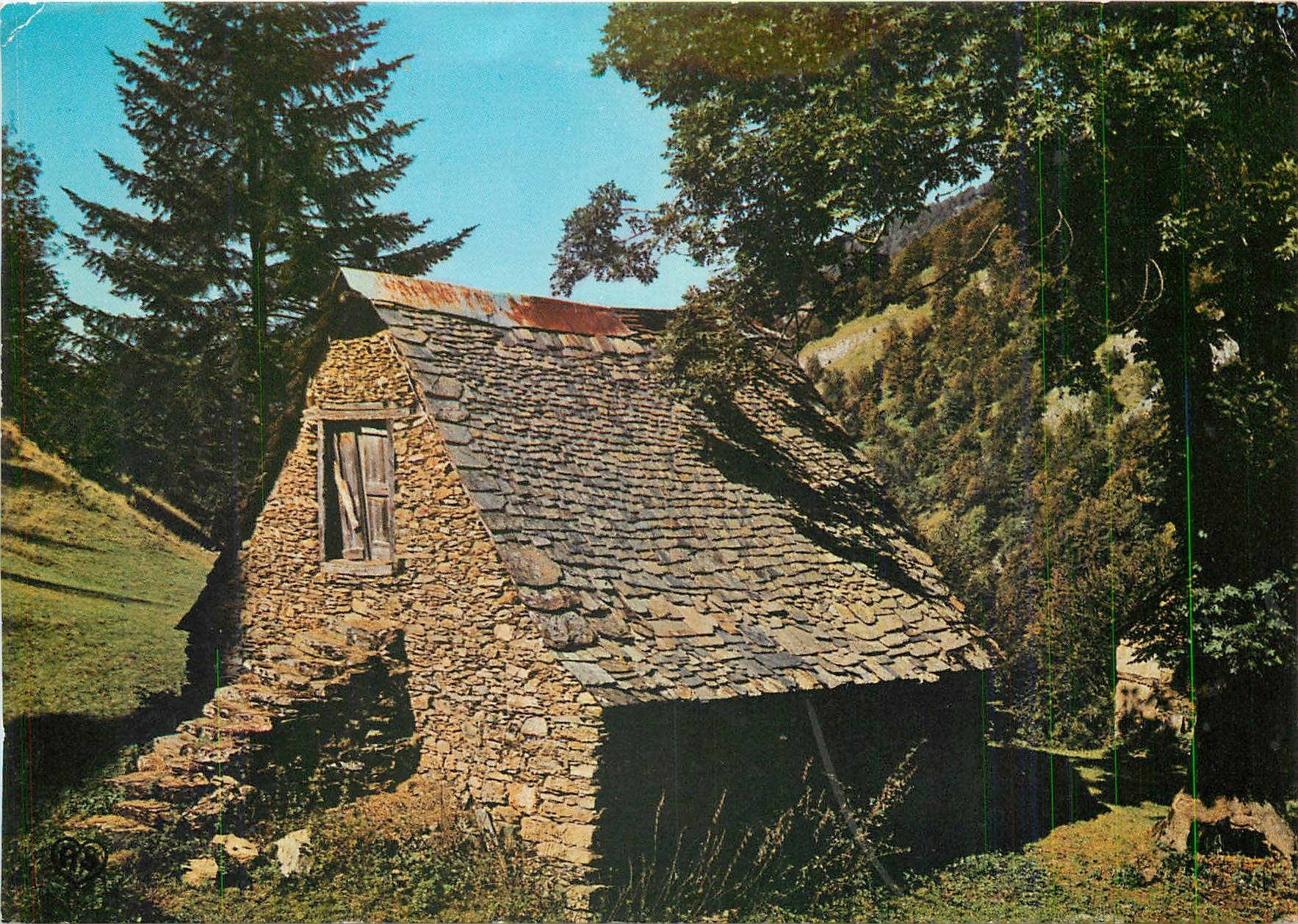 CPM En Parcourant l'Ariege Vieille Grange dans la Montagne