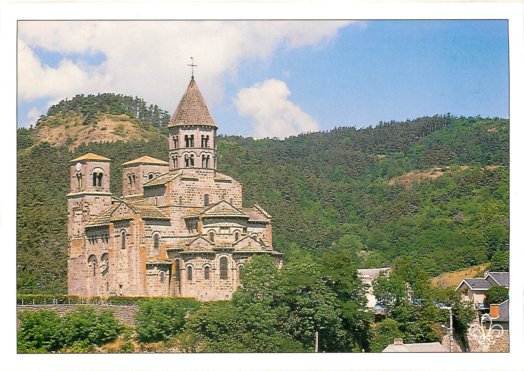 CPM Auvergne L'eglise de Saint Nectaire (XIIe s)