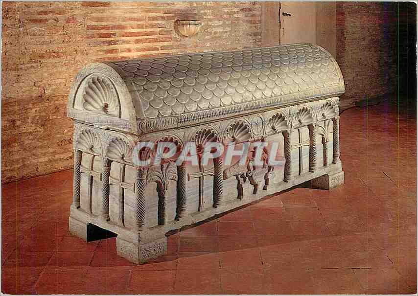 CPM Ravenna Sacrophage avec couvercle a ecoille (Visec)
