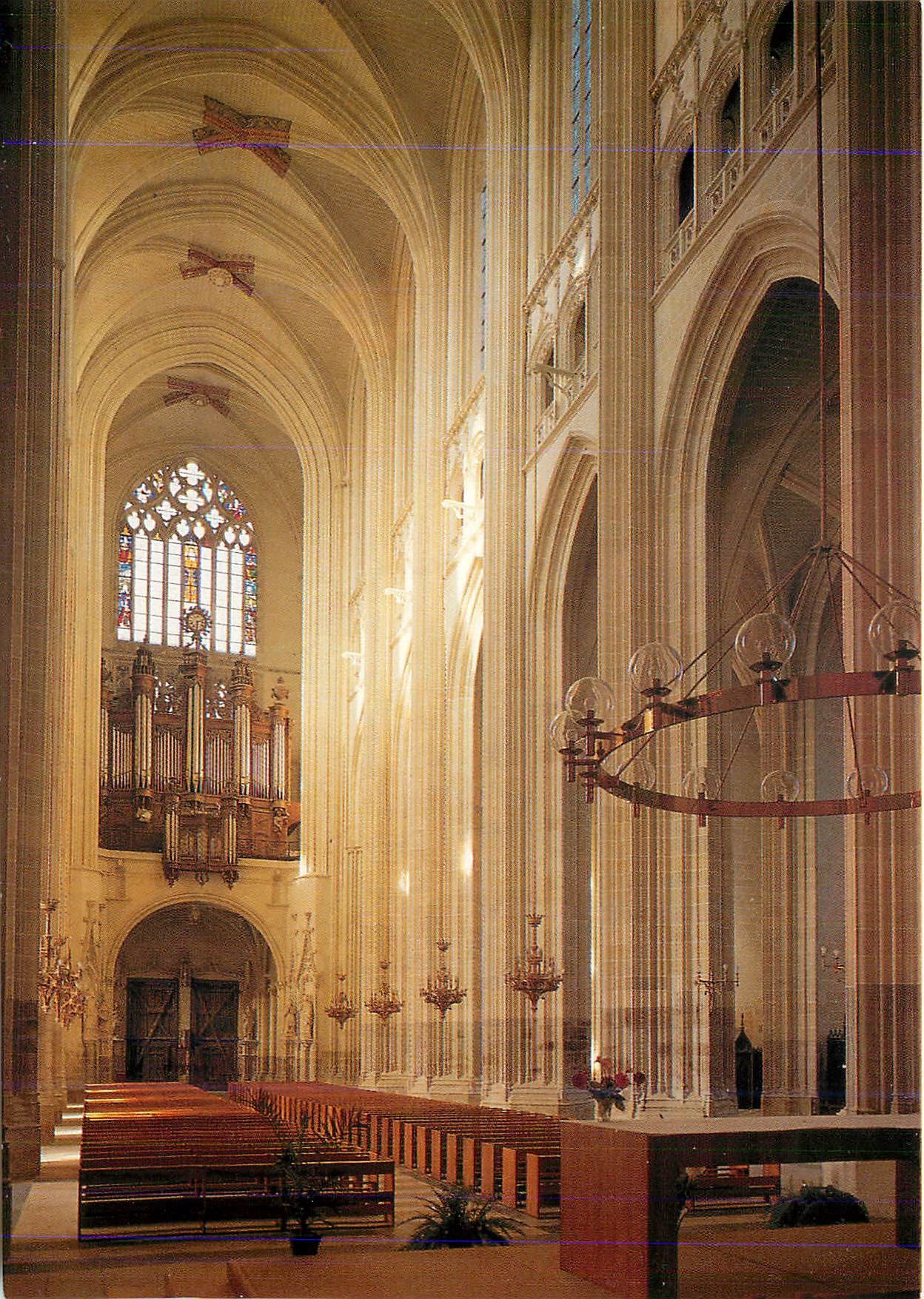 CPM Nantes (Loire Atlantique) Interieur de la Cathedrale Saint Pierre la Nef