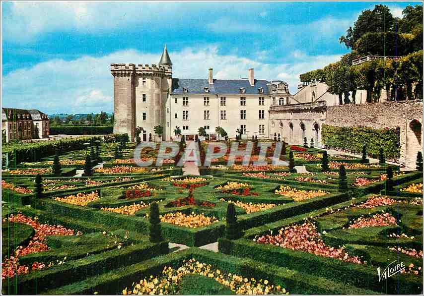 CPM Villandry (Indre et loire) Les Jardins a la Francaise et le chateau