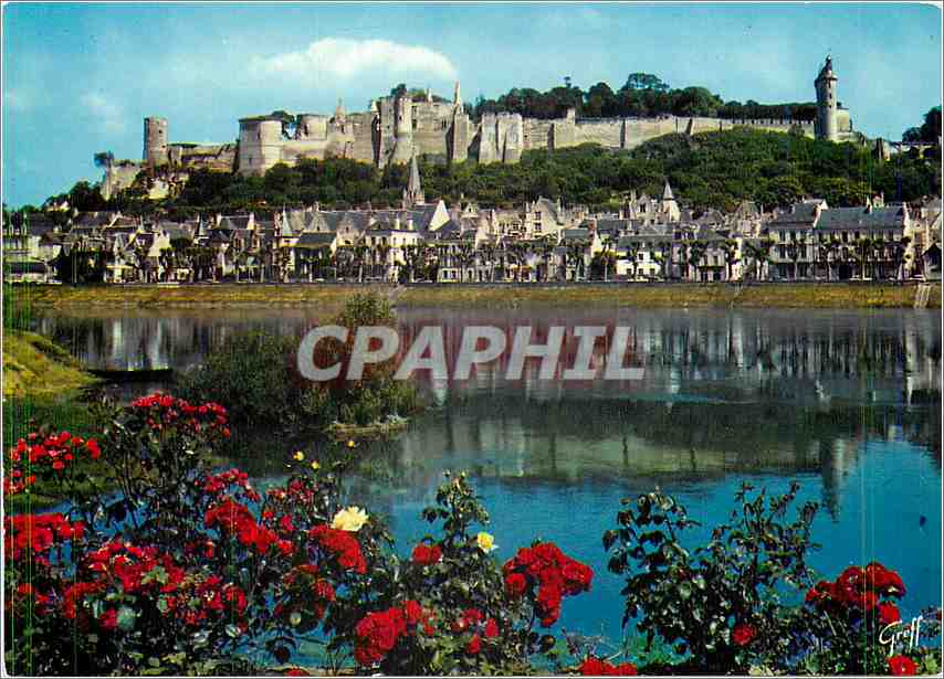 CPM Le Chateau de la Loire Chinon (Indre et Loire) Dominant la vienne