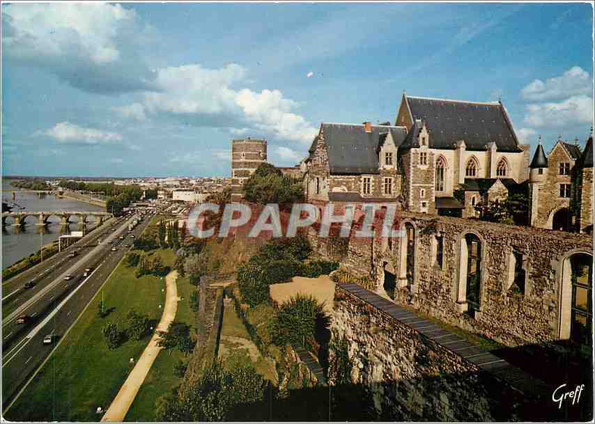 CPM En Anjou Angers (Maine et Loire) Le chateau dominat la Maine