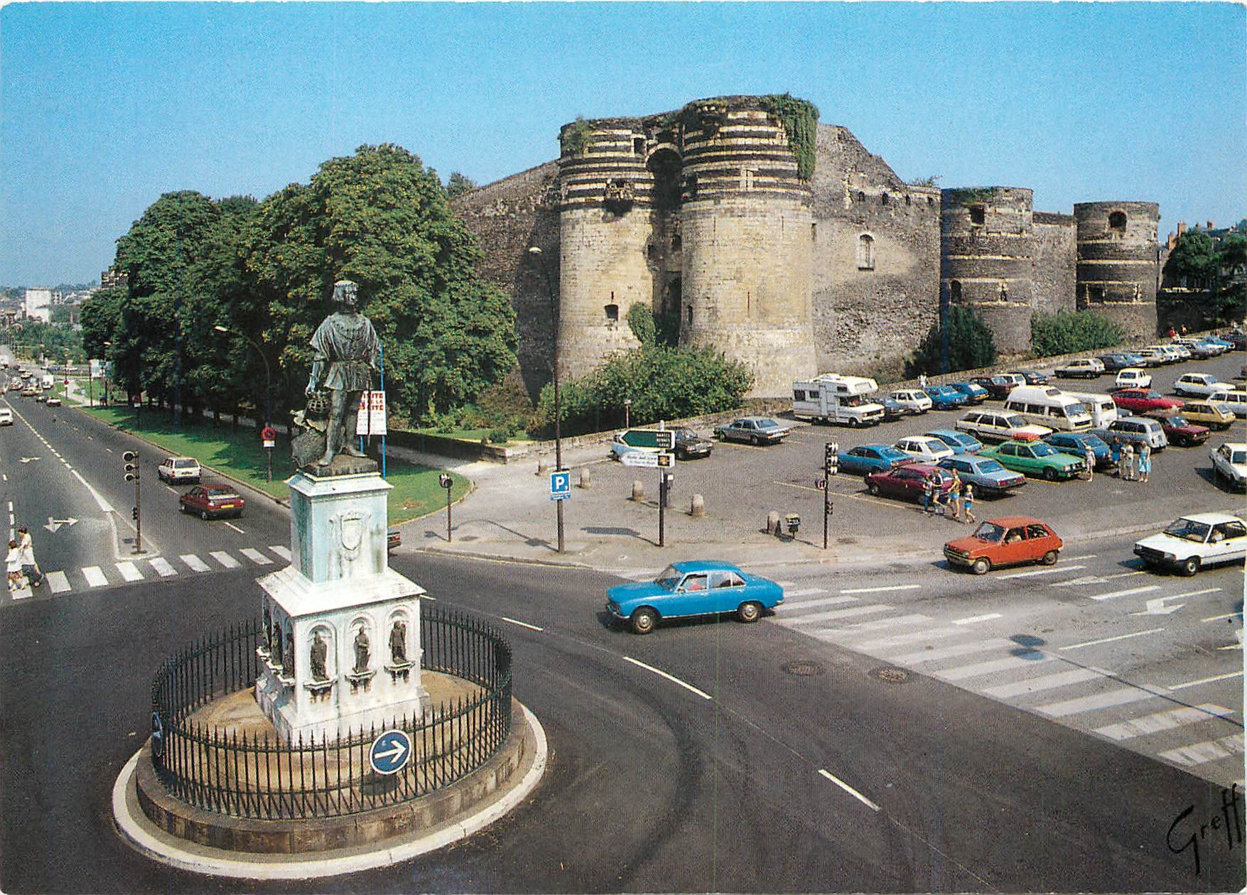 CPM En Anjou Angers (Maine et Loire) Le chateau reconstruit par St Louis de 1228 a 1238