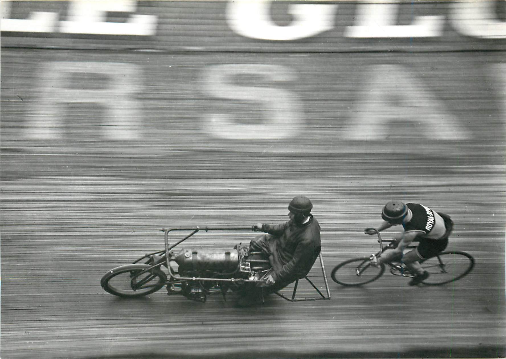 CPM La Belle Epoque Au velodrome d'hiver Velo Cycle