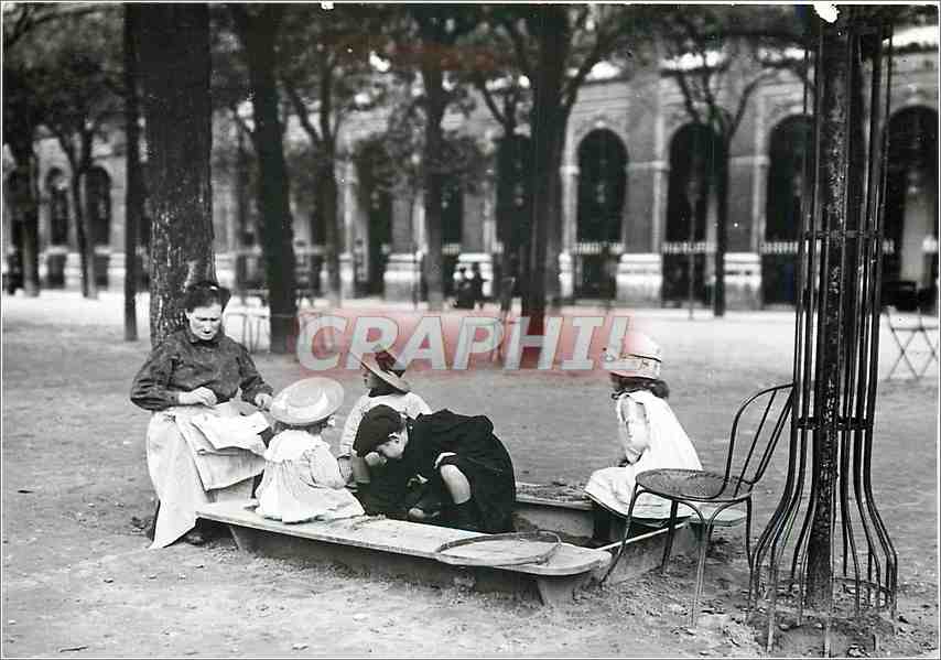 CPM Paris Jardin du Palais Royal