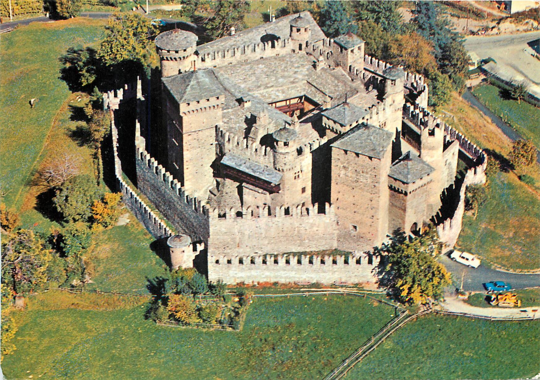 CPM Valle d'Aosta Vue aerienne du chateau de Fenis 547 m (XIVs)