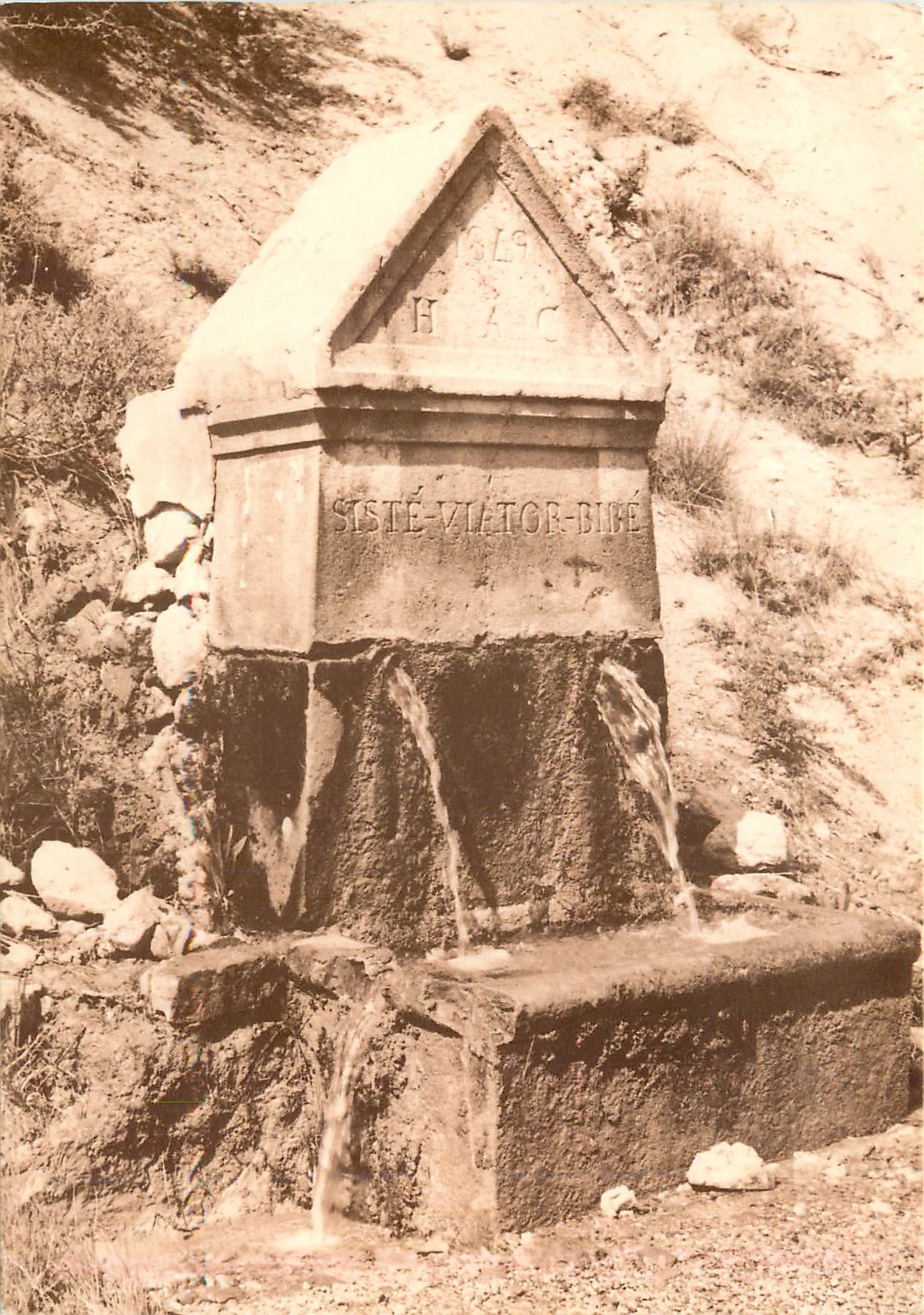 CPM L'eau vive siste viator bibe Assieds toi voyageur et bois Aimable invitation