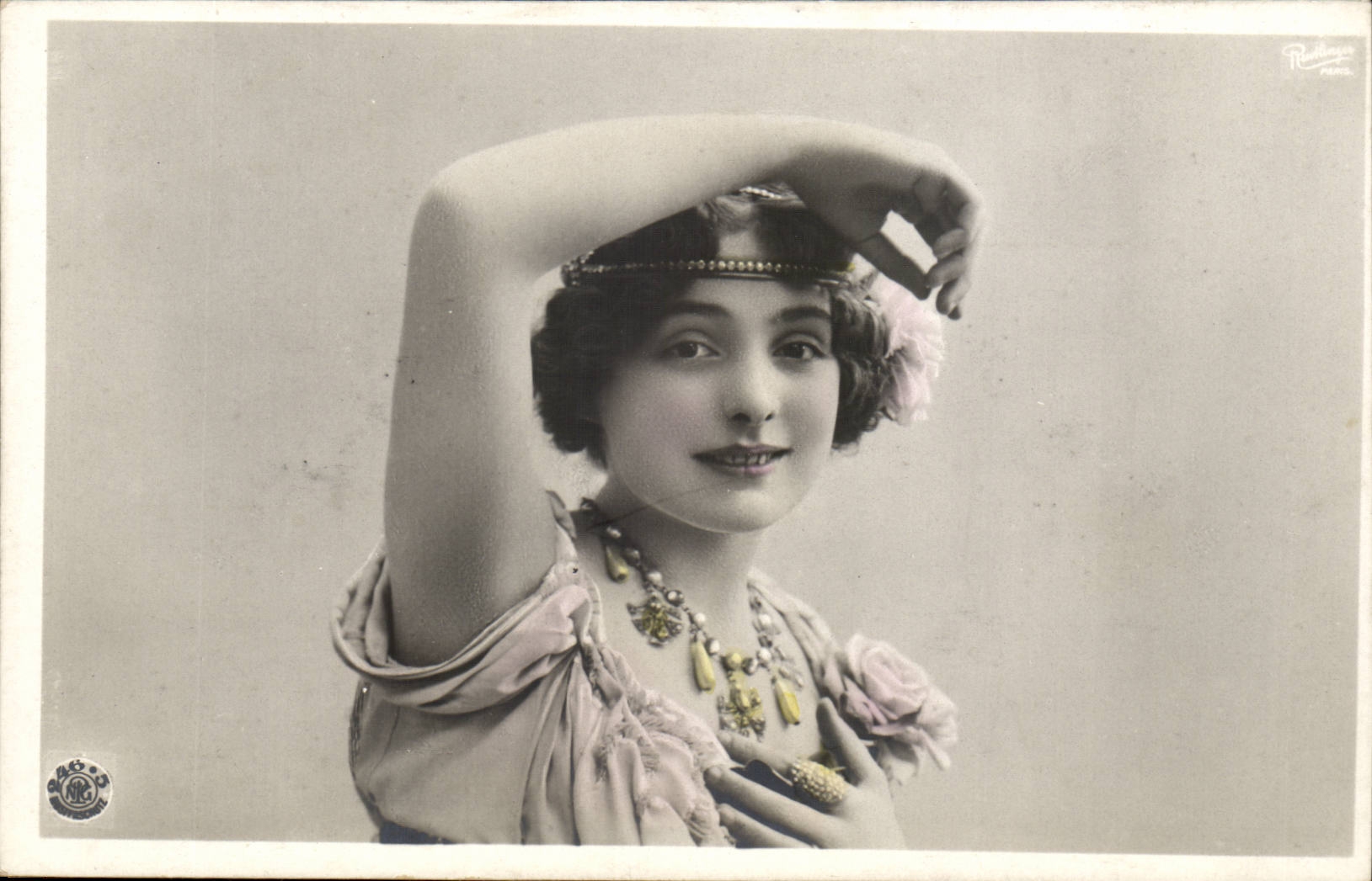 Jolie Femme-CPA