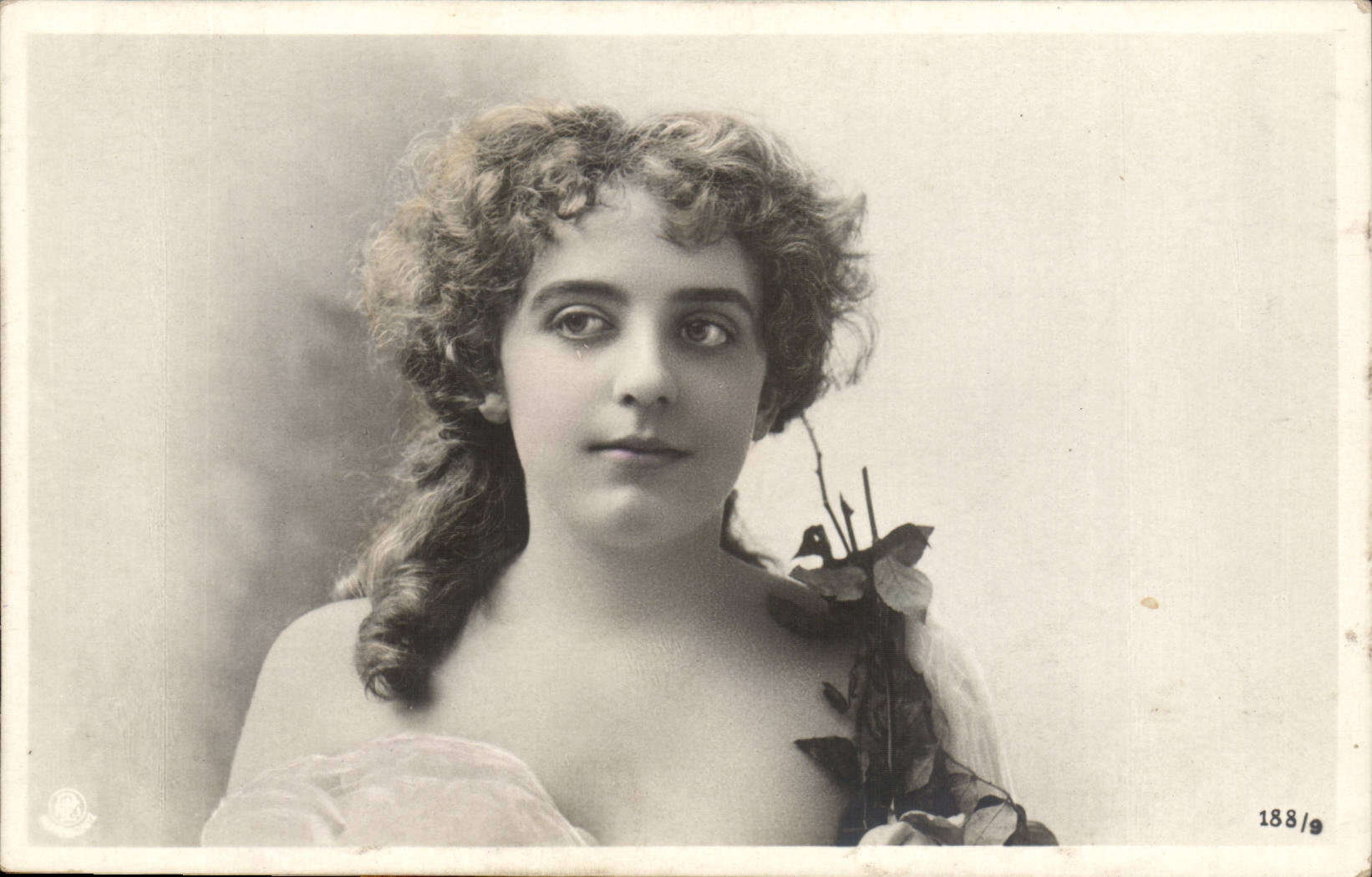 Jolie Femme-CPA