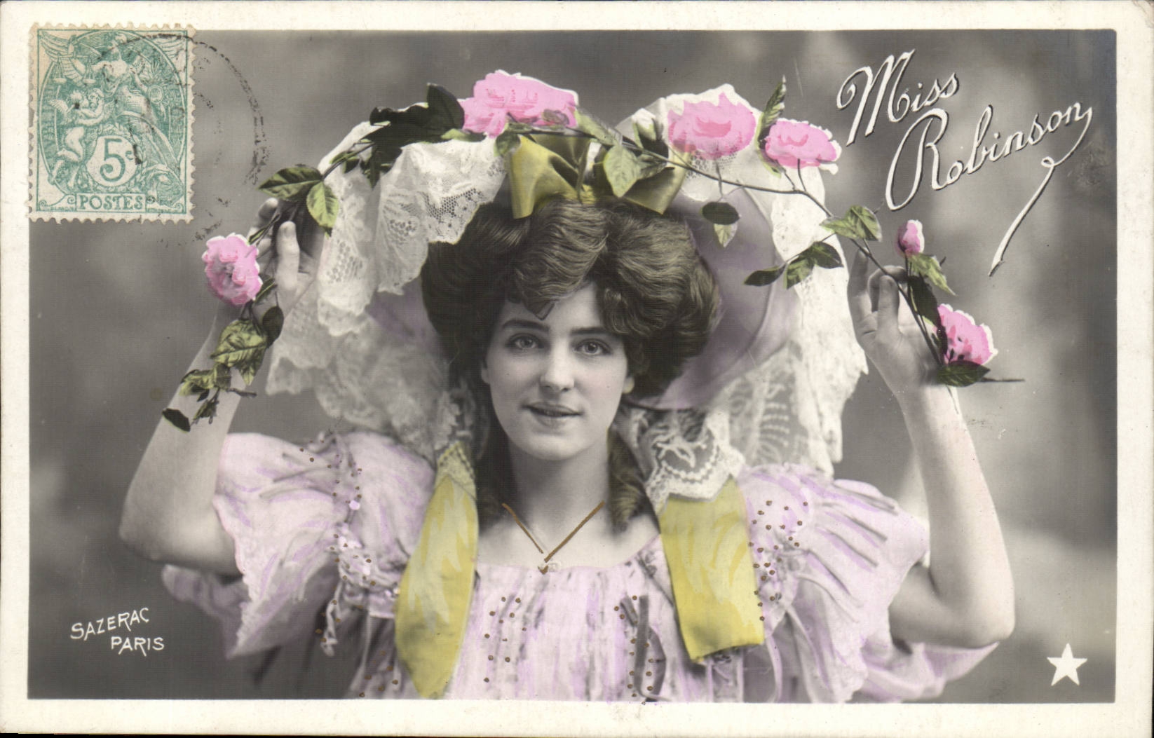 Miss Robinson — Portrait en couleur avec roses — Sazerac Paris