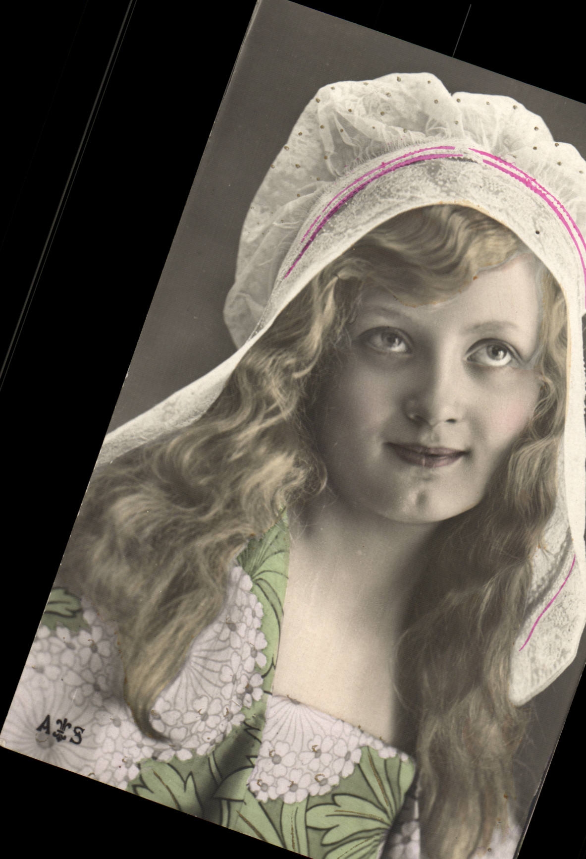 Jeune fille en bonnet à fleurs — A.T.S. — n° 16