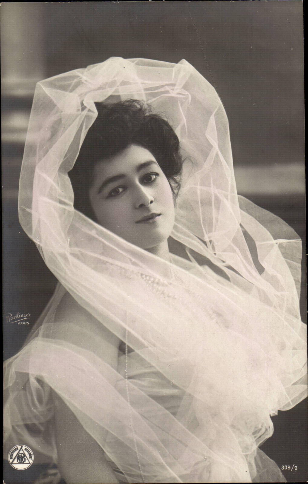 Jeune femme voilée — portrait — Raulininger, Paris, n° 309/9