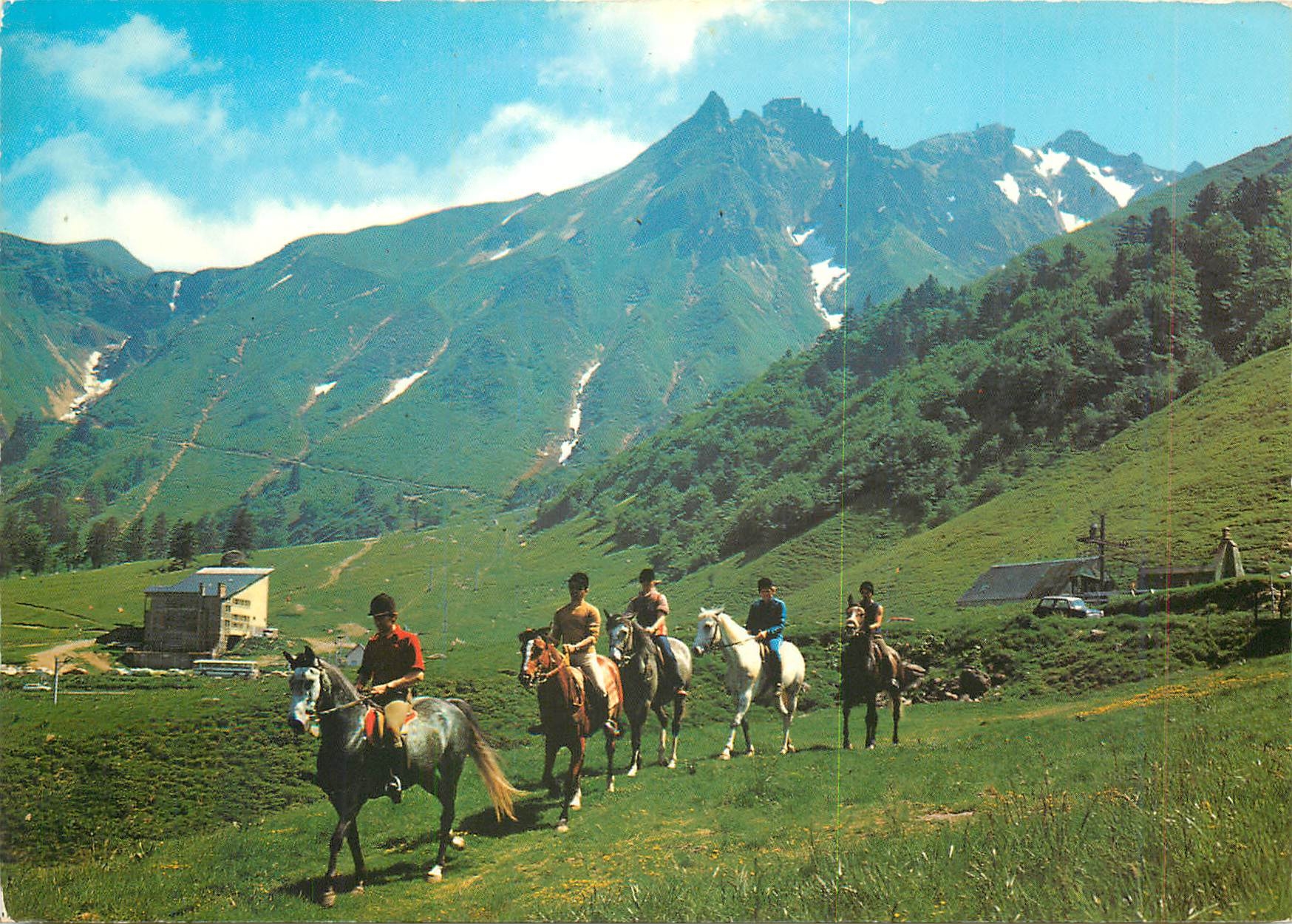 CPM L'Auvergne Touristique Promenade a chevale au pieds du Sancy (alt 1886 m)