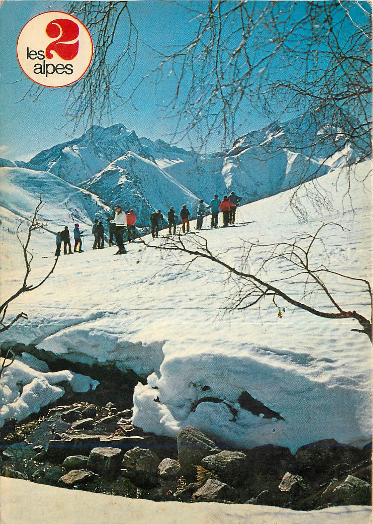 Les Alpes — skieurs sur pente enneigée — éditeur Les 2 Alpes