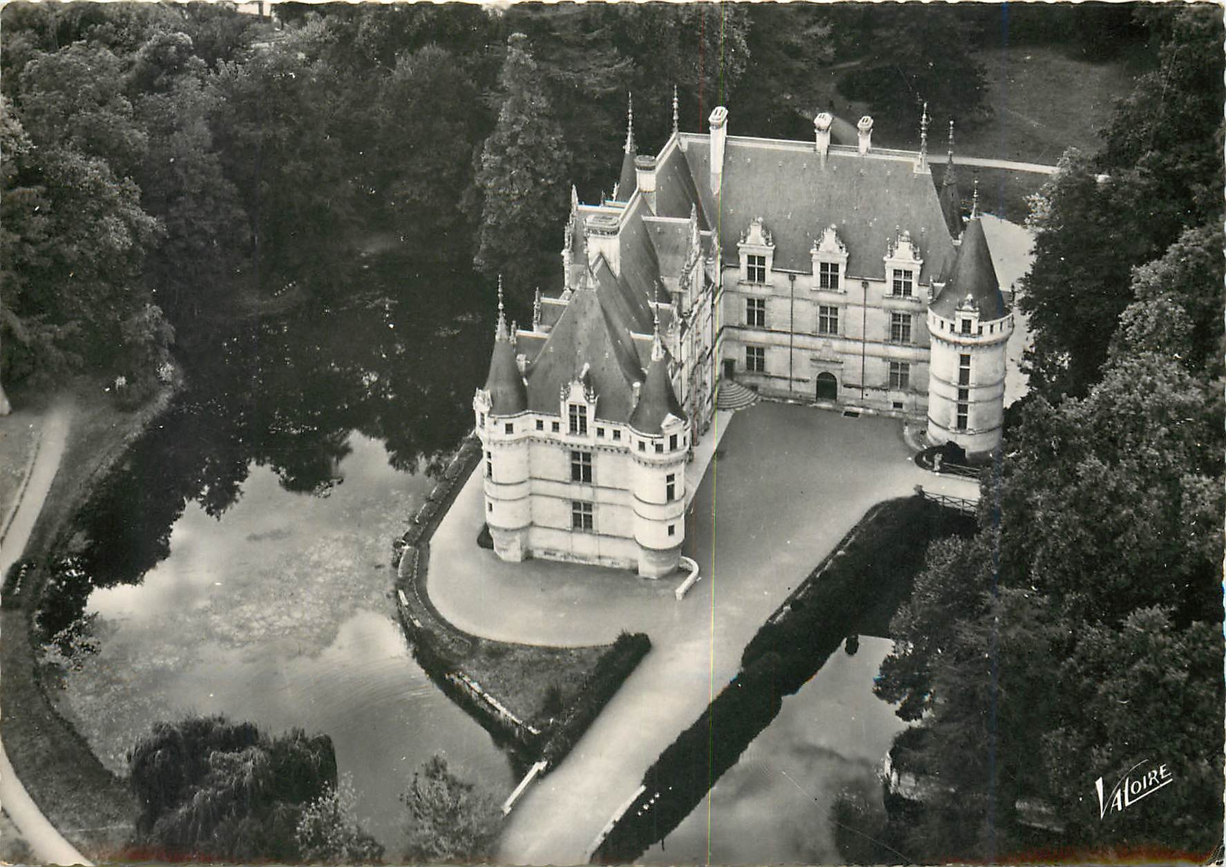 CPM Azay le Rideau (I et L) Le Chateau (XVIe s) construit sur l'Indre vu d'avion
