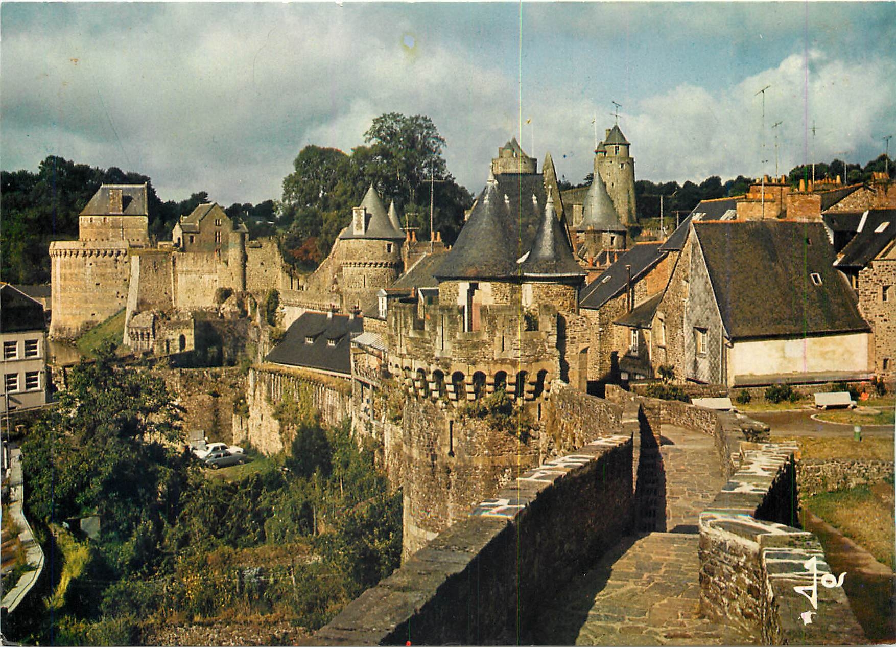 Fougères — Les fortifications Sud-Est, la tour Nichot et le Mur de Ville — Éditions d'Art JOS