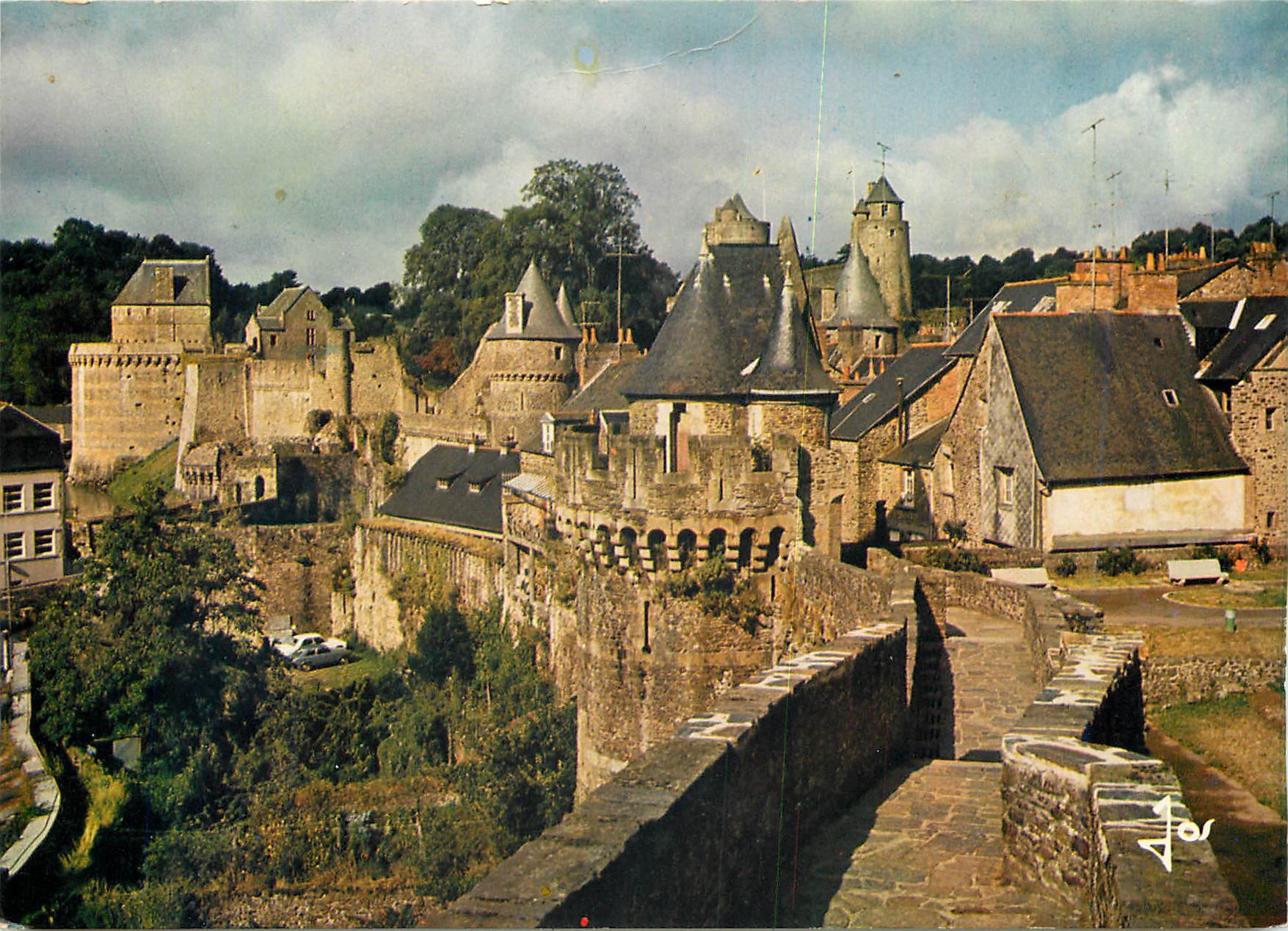 Fougères — Les fortifications Sud-Est, la tour Nichot et le Mur de Ville — Éditions d'Art JOS