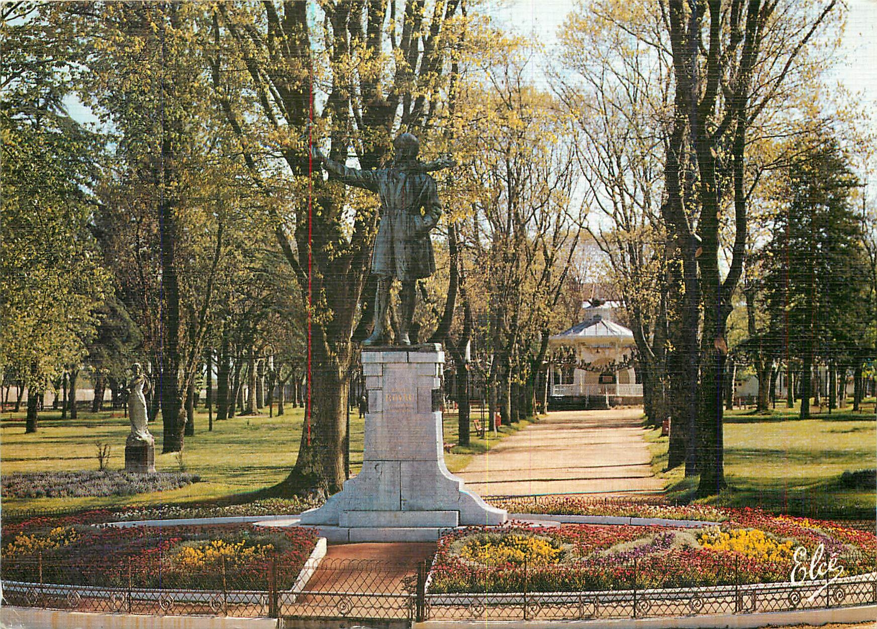 CPM Les Jardin des Arenes avec la statue du Lieutenant