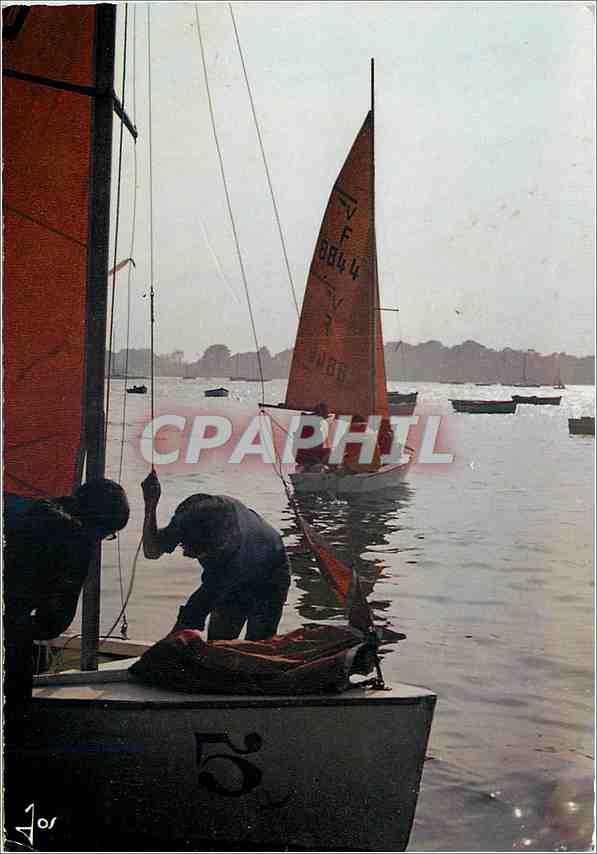 CPM Bretagne en couleurs voile en Bretagne le depart en regates