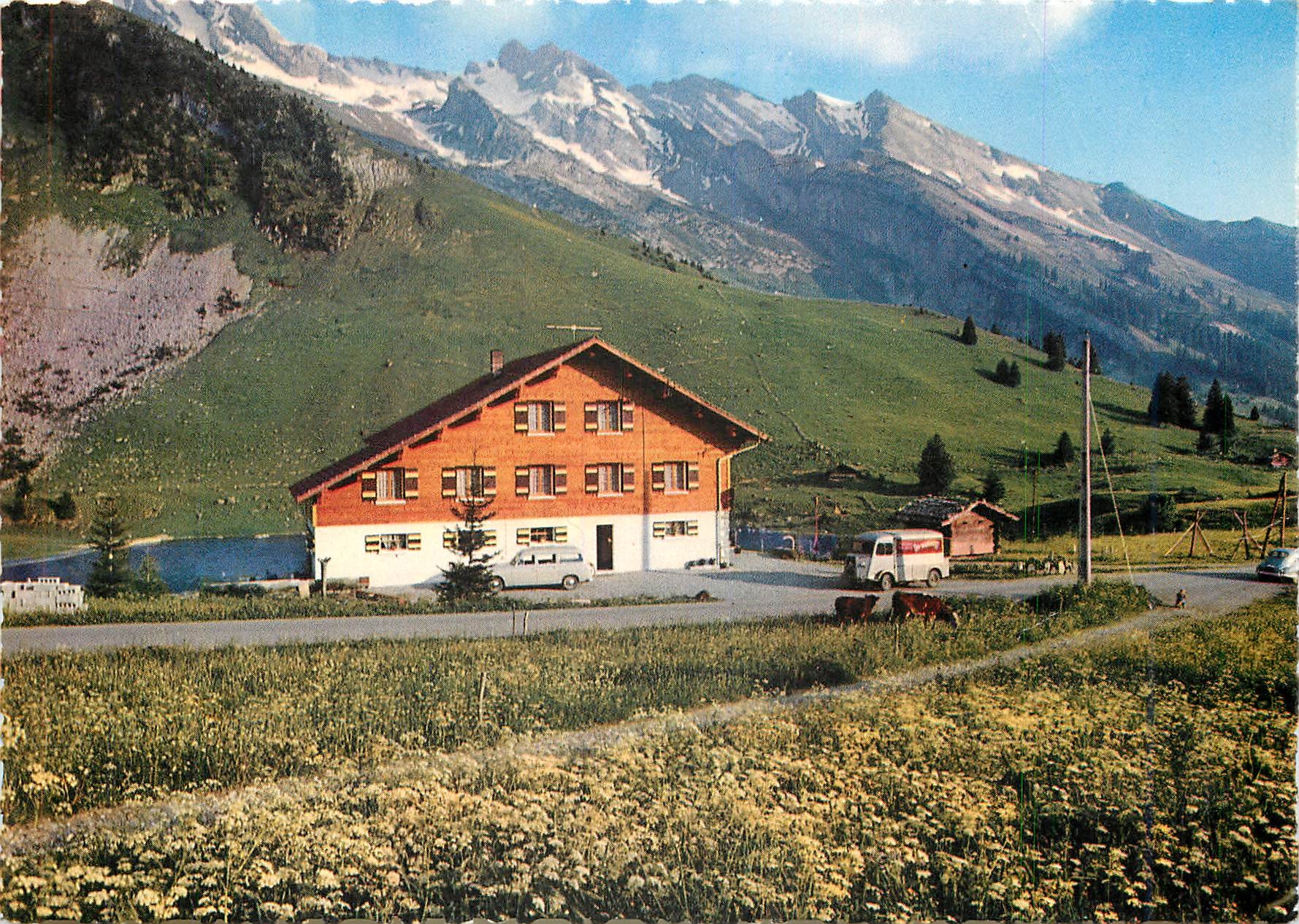 Haute Vallée des Confins — L'Hôtel, le Lac, la Balme (alt. 2 800 m) et la Chaîne des Aravis — Éditions de l'Économie, Bron (Rhône)