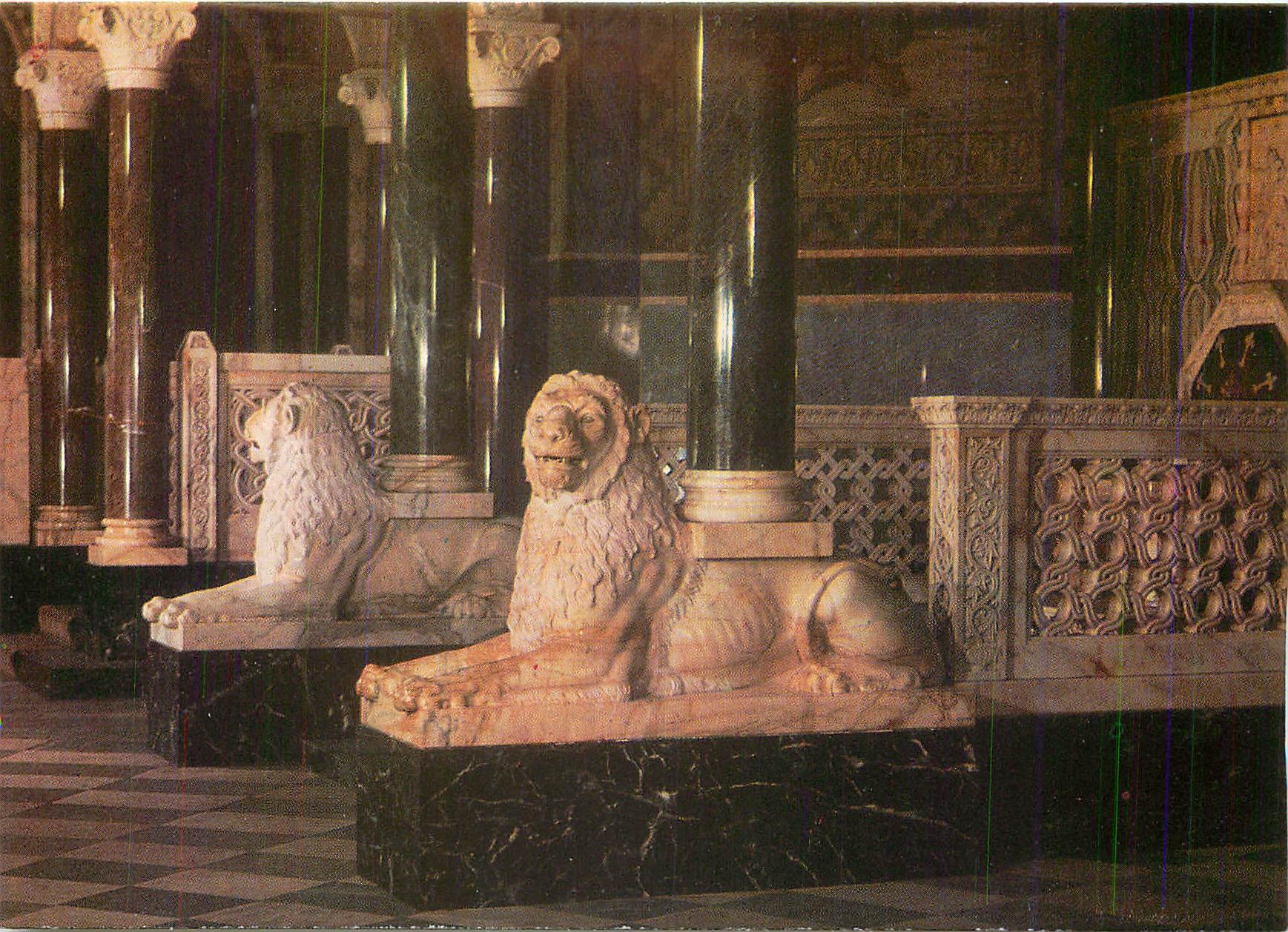 CPM Sofia le dome Monument alexandre Nevski colonnes et parapets des baldaquins des deux trones