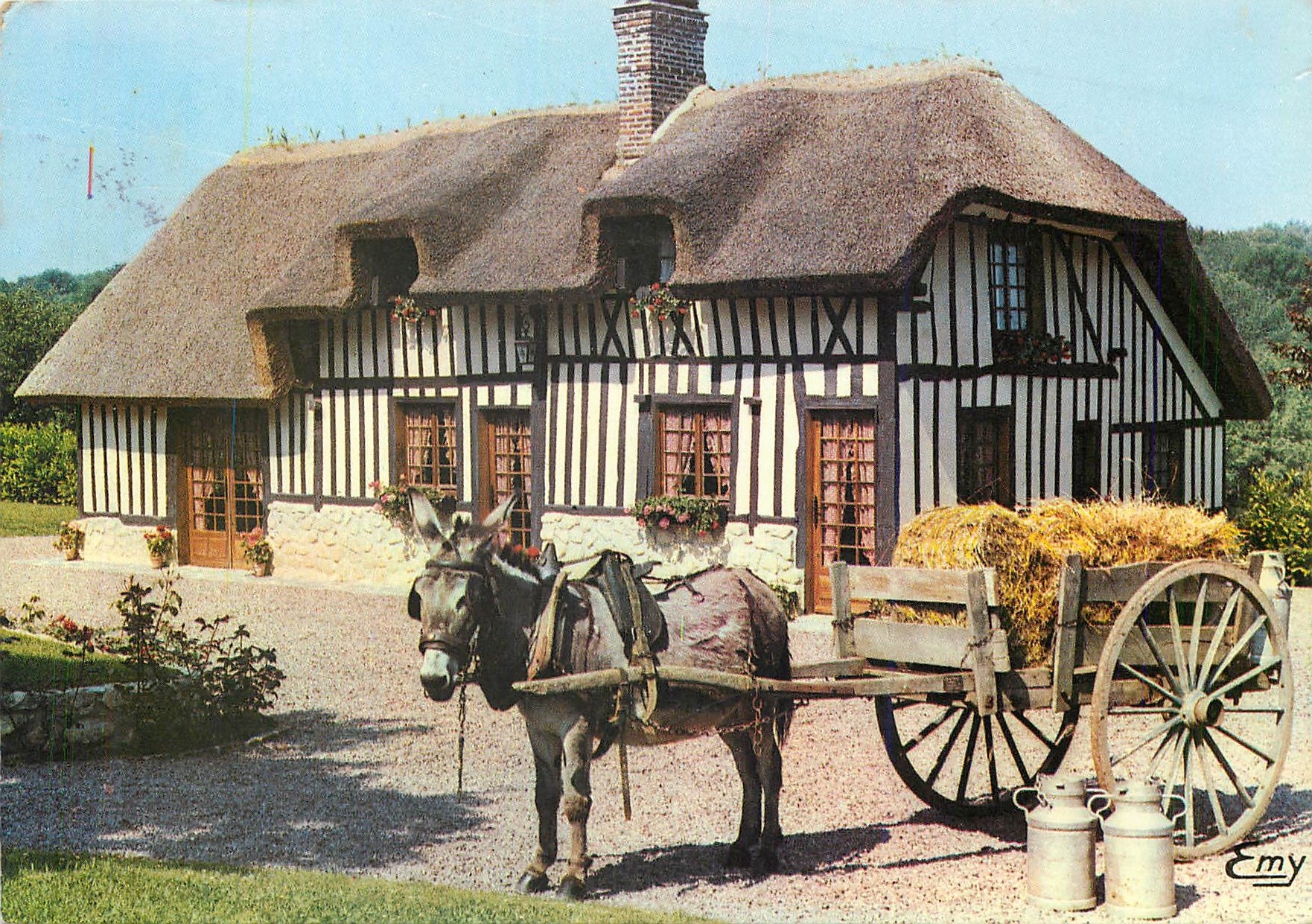 Charmante chaumière normande — avec âne et charrette — Emy
