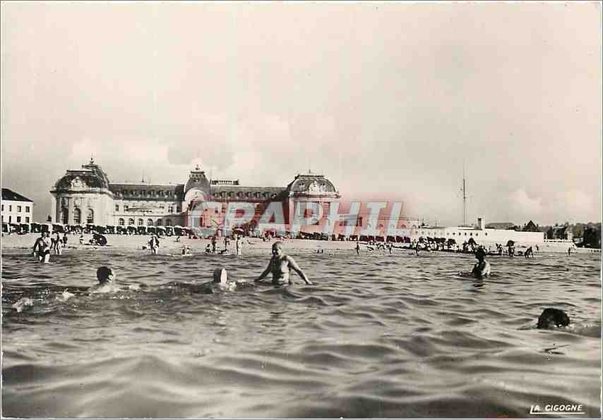 CPM Trouville (Calvados) La reine des plages le casino la plage