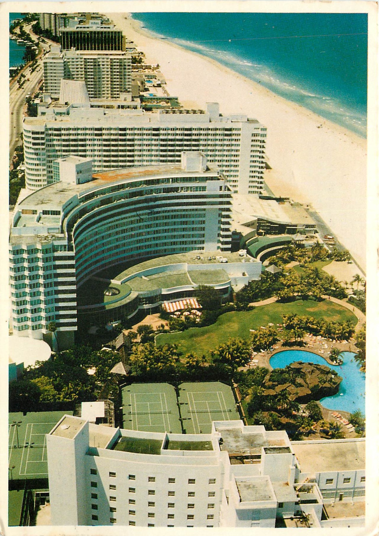CPM Aerial view of the Fontainebleau Hilton Hotel