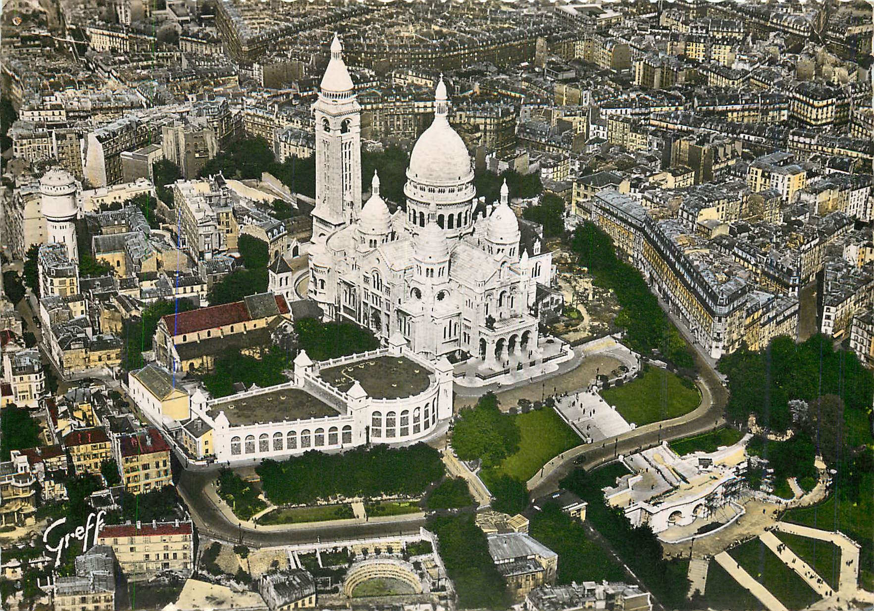 CPM Paris vue aerienne Basilique du sacre coeur de Montmartre palce du Tertre