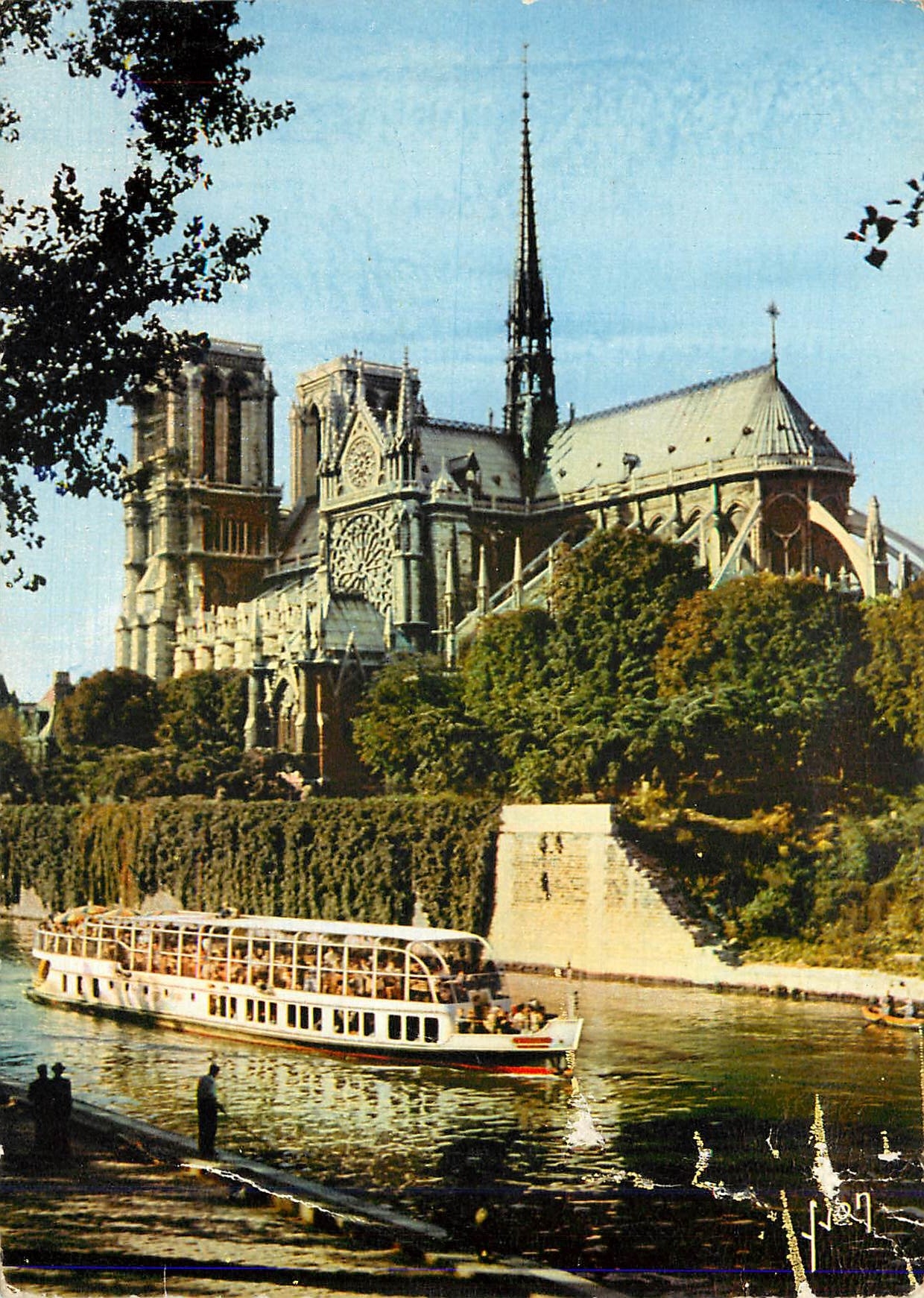 CPM Paris Les bord la seine  Notre D vue du Quai de Montebello