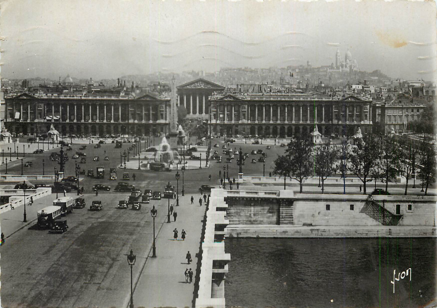 CPM Paris Vue generale de la Place de la Concorde et la butte Montmartre