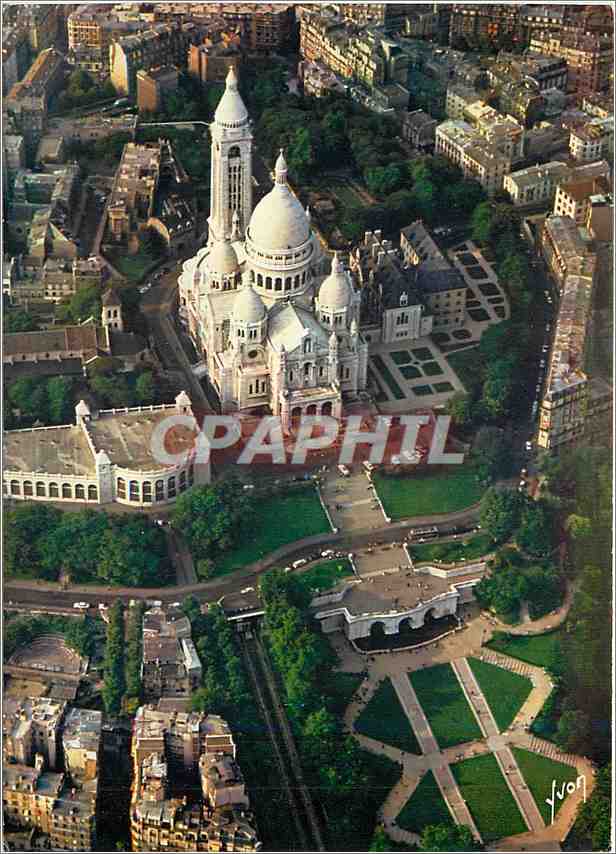CPM En survolant Paris Basilique du Ssacre Coeur et ses jardins