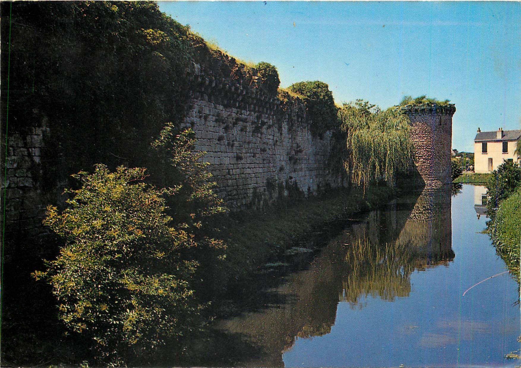 CPM La Cote d'Amour Guerande Les Remparts