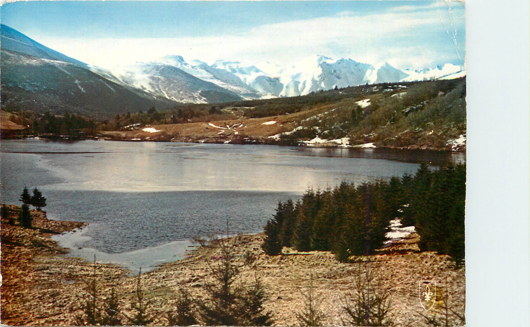CPM L'Auvergne Pittoresque le lac de Guery et le Massif du Sancy enneige (1886 m)