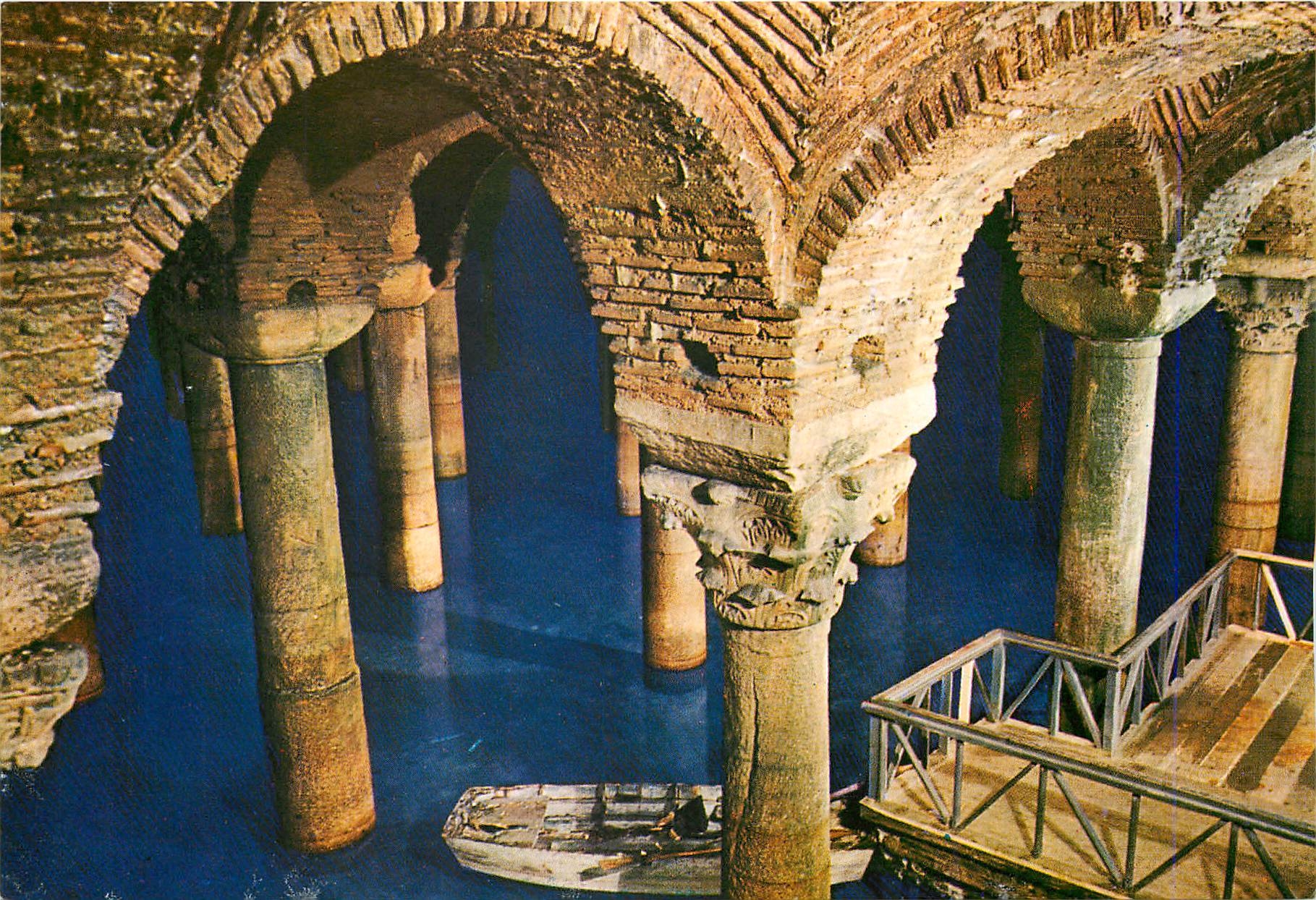 CPM Istanbul ve Saheserleri La citrne basilique Longueur 140 m Larg 70 m colonnes 336