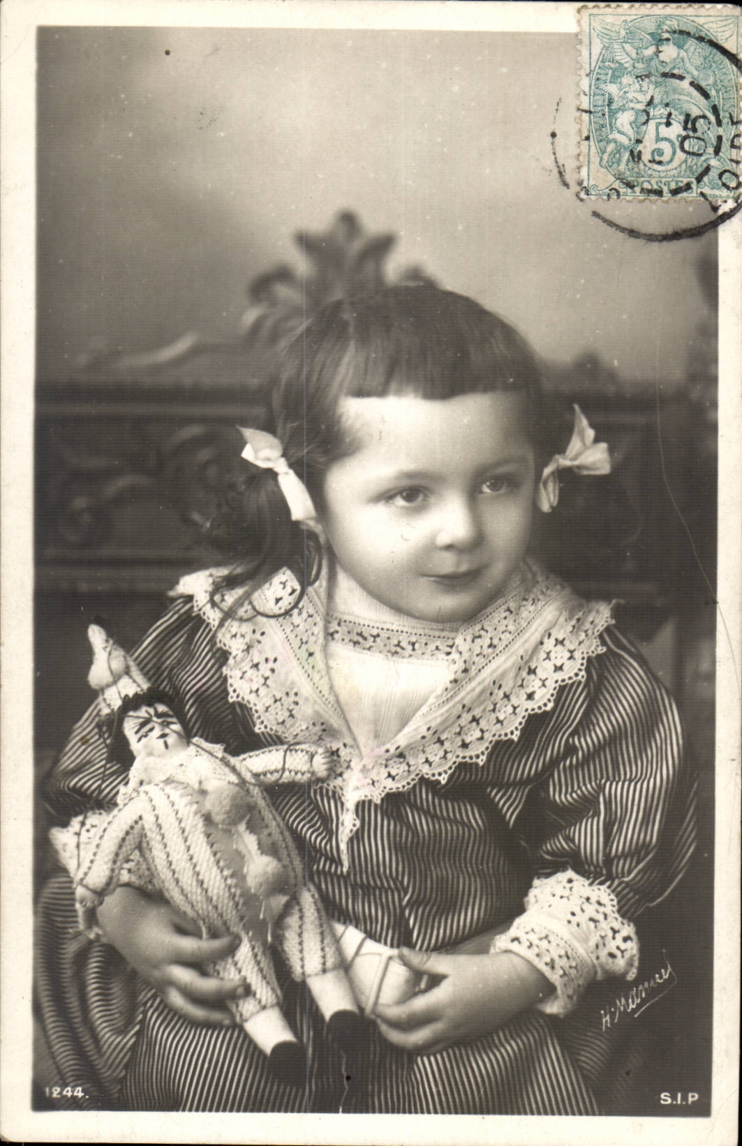 CPA Fantaisie Enfant et poupee