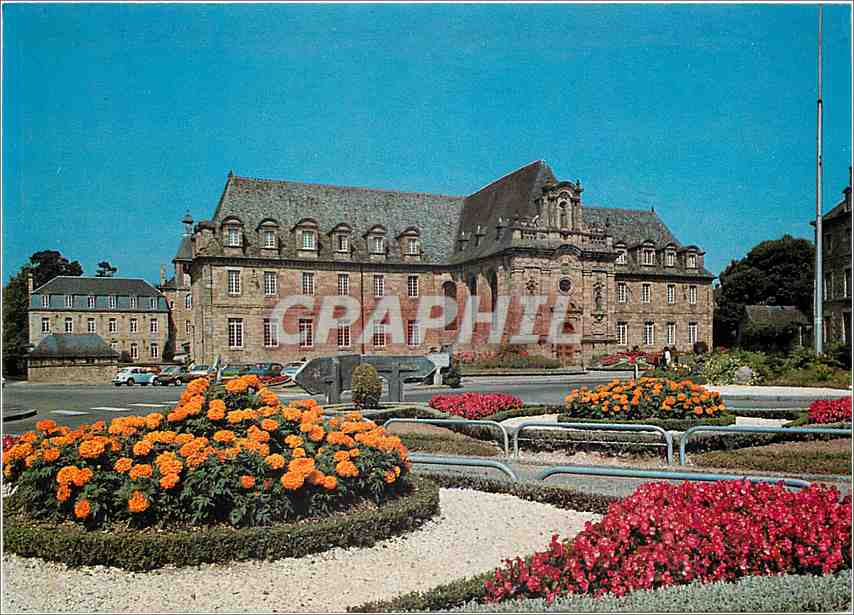 CPM Guingamp (C du N) L'Htel de Ville ancien Hotel Dieu fonde par Charles de Bloiss