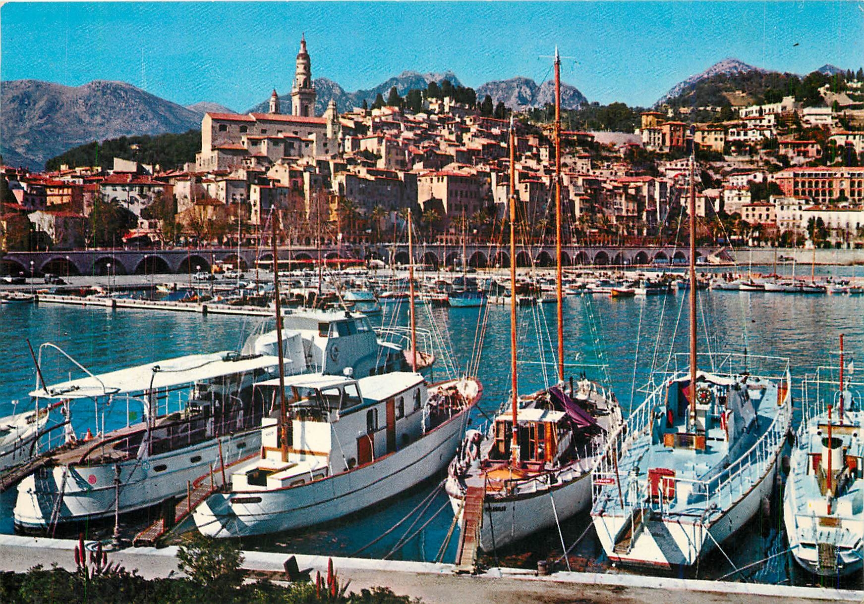 CPM Cote d'Azur Menton Le Port au Fond la Vieille ville